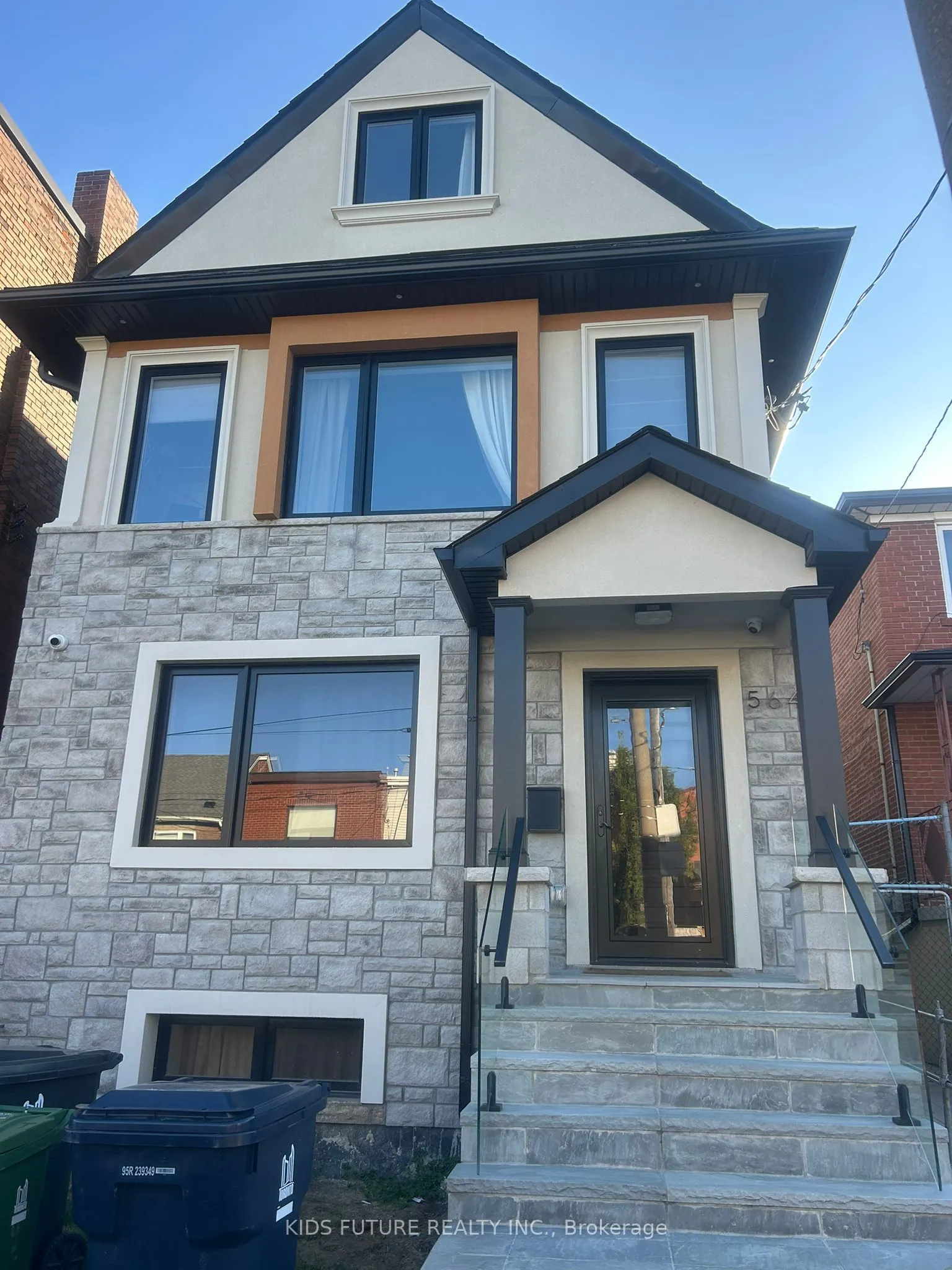 564 Dufferin Street