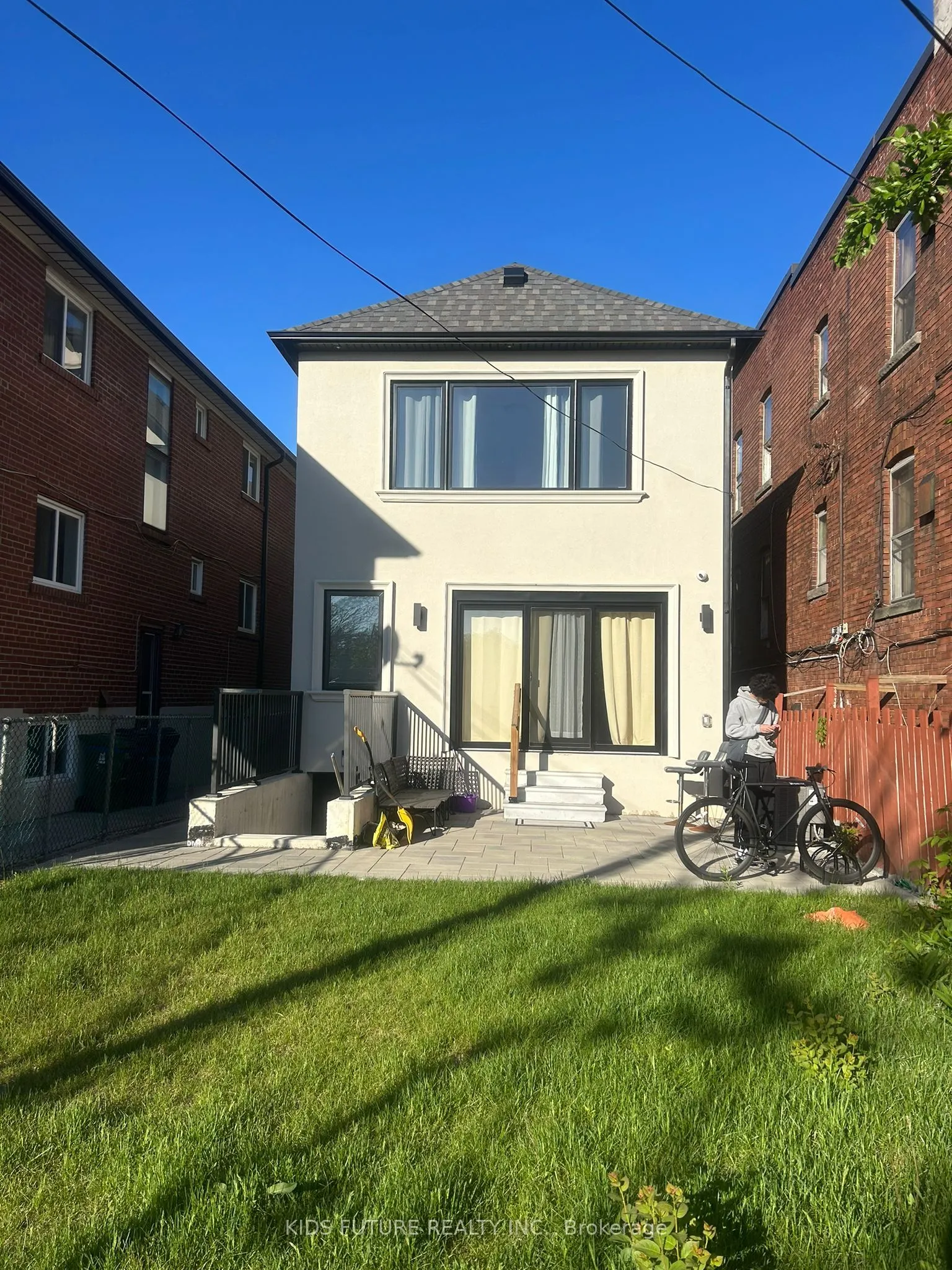 564 Dufferin Street