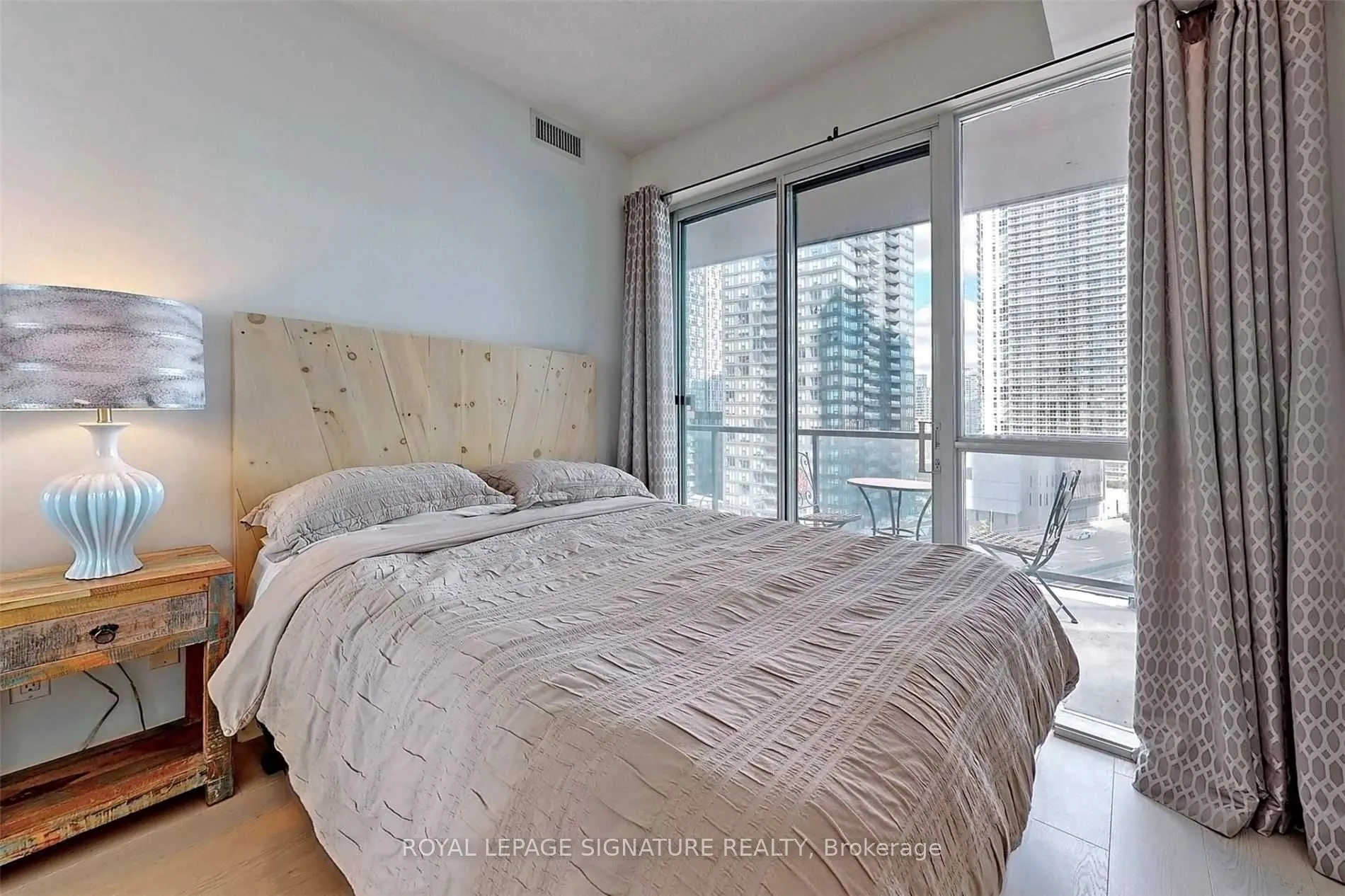 20 Bruyeres Mews, #1106