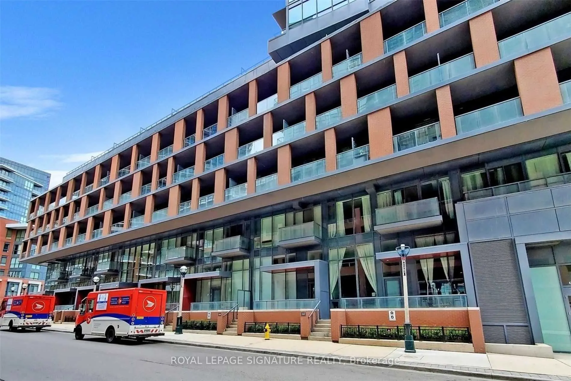 20 Bruyeres Mews, #1106