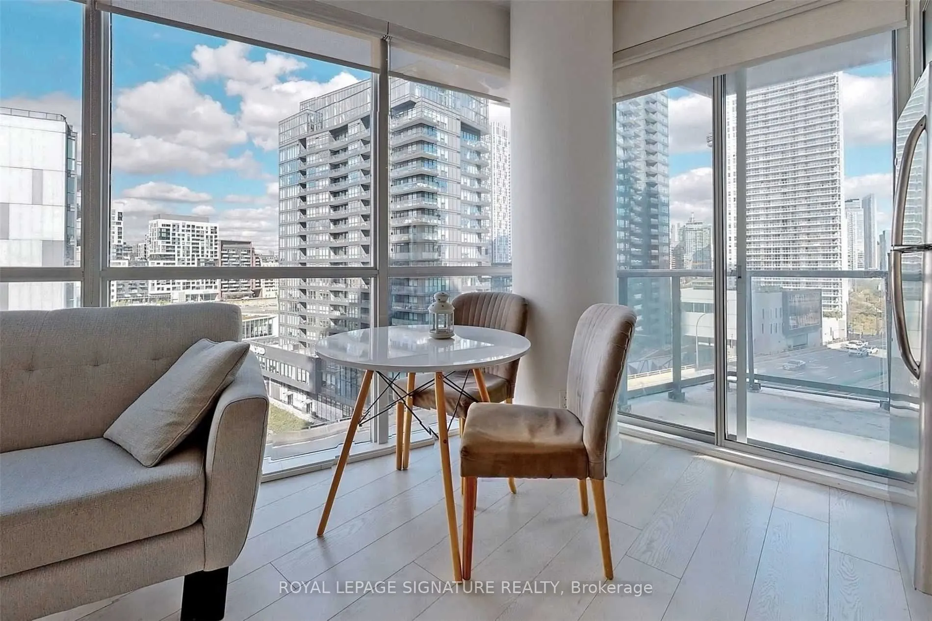 20 Bruyeres Mews, #1106