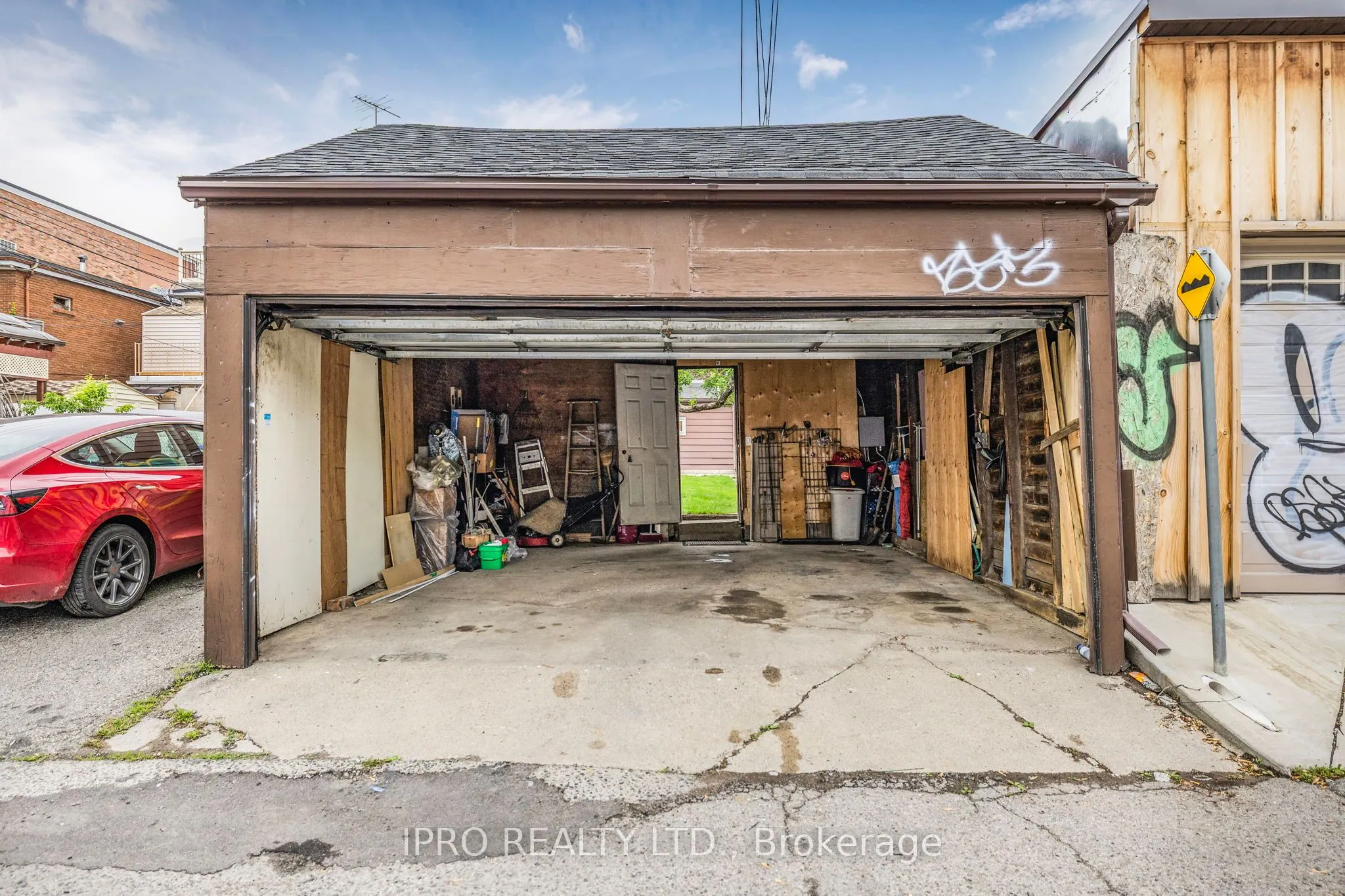 845 College Street