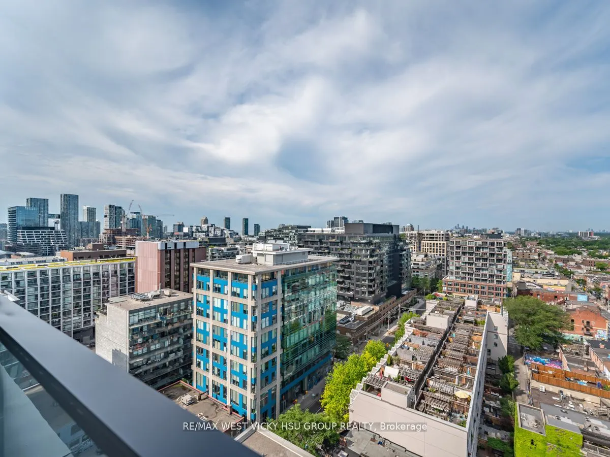 458 Richmond Street W, #806