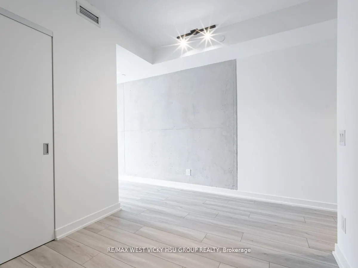 458 Richmond Street W, #806