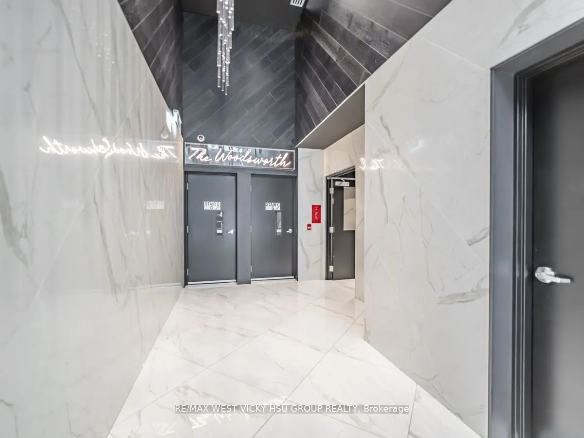 458 Richmond Street W, #806