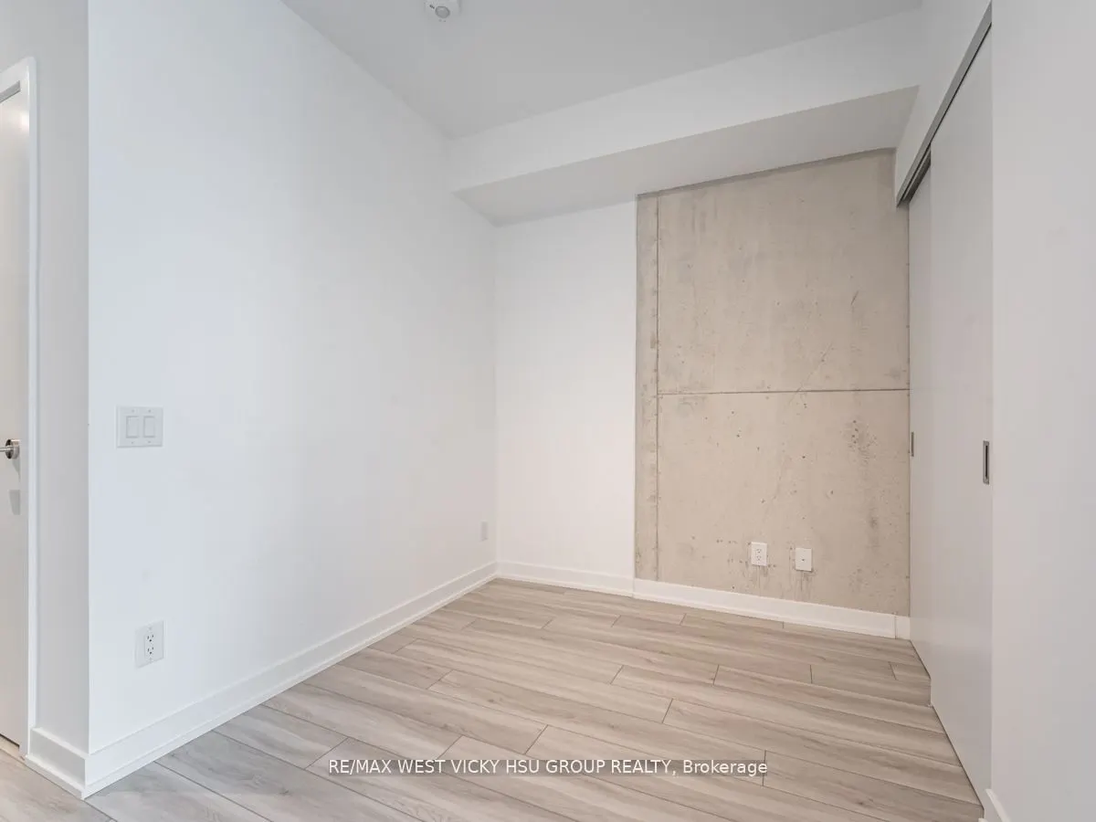 458 Richmond Street W, #806