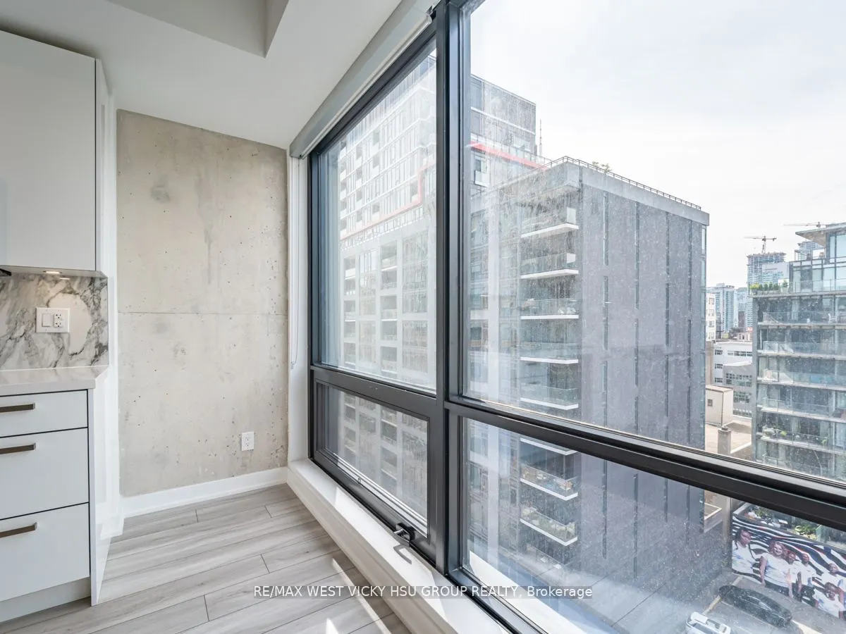 458 Richmond Street W, #806