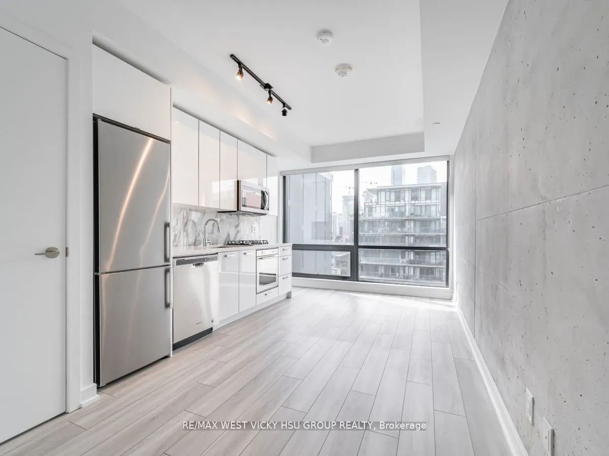458 Richmond Street W, #806