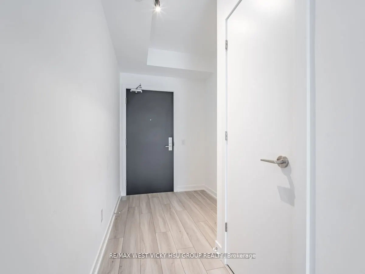 458 Richmond Street W, #806