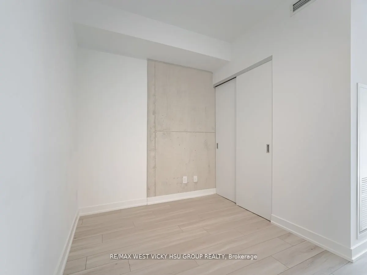 458 Richmond Street W, #806