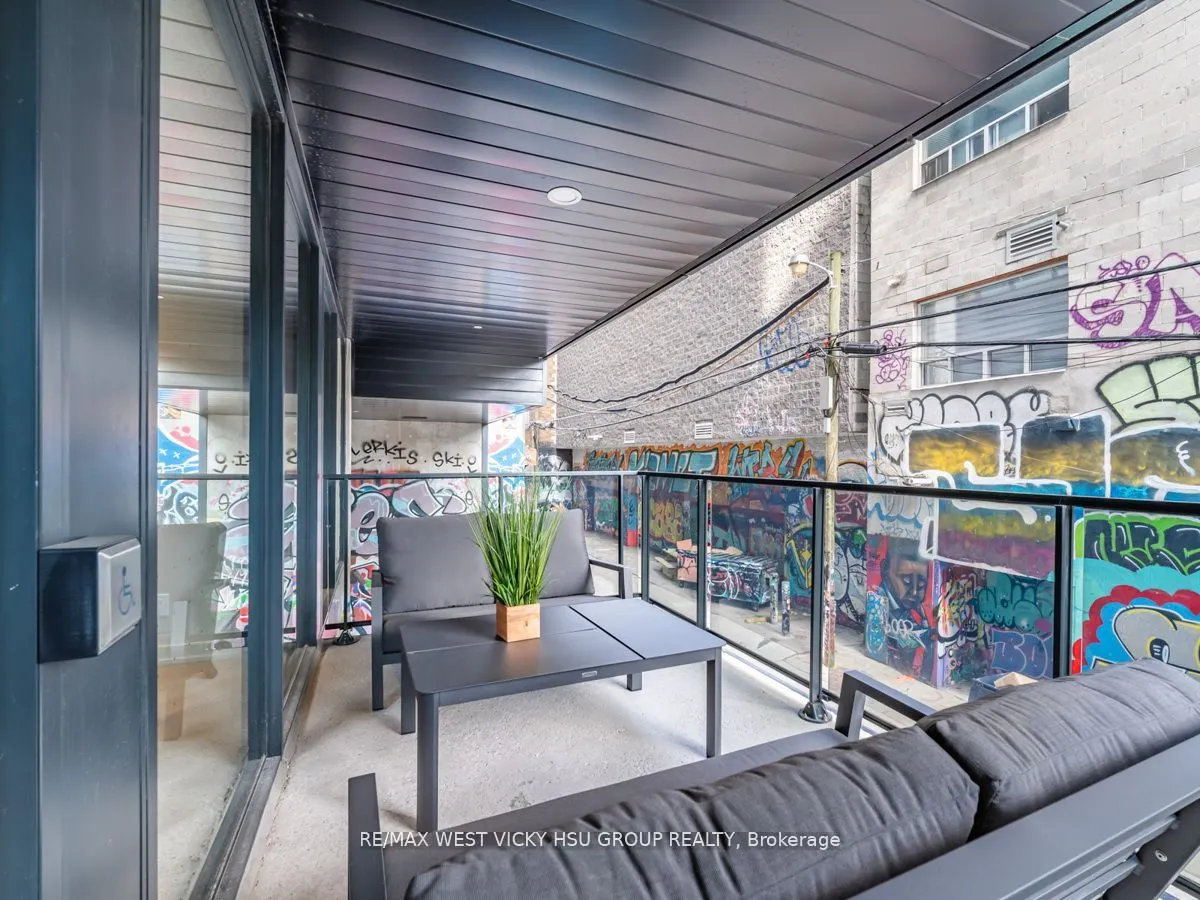 458 Richmond Street W, #806