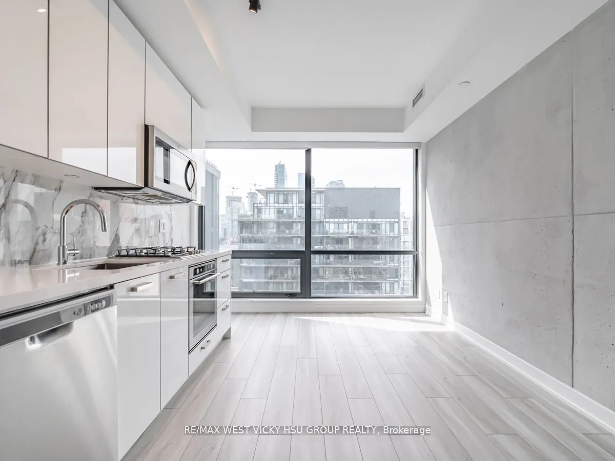 458 Richmond Street W, #806
