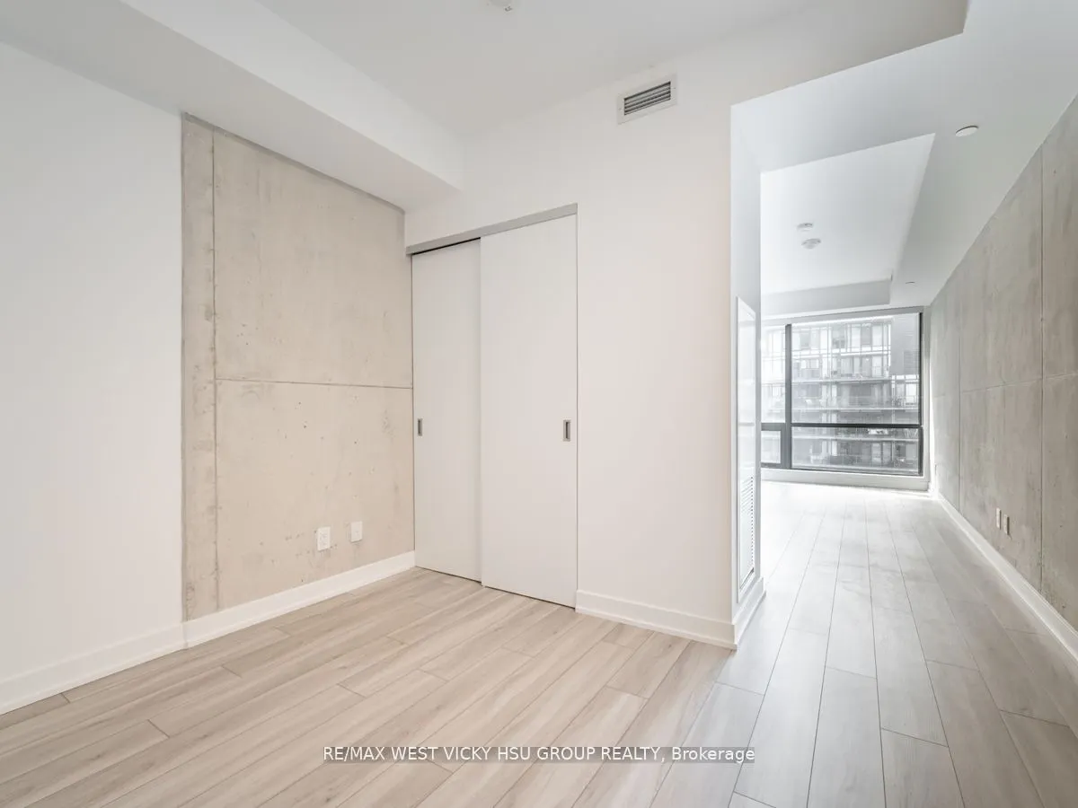 458 Richmond Street W, #806