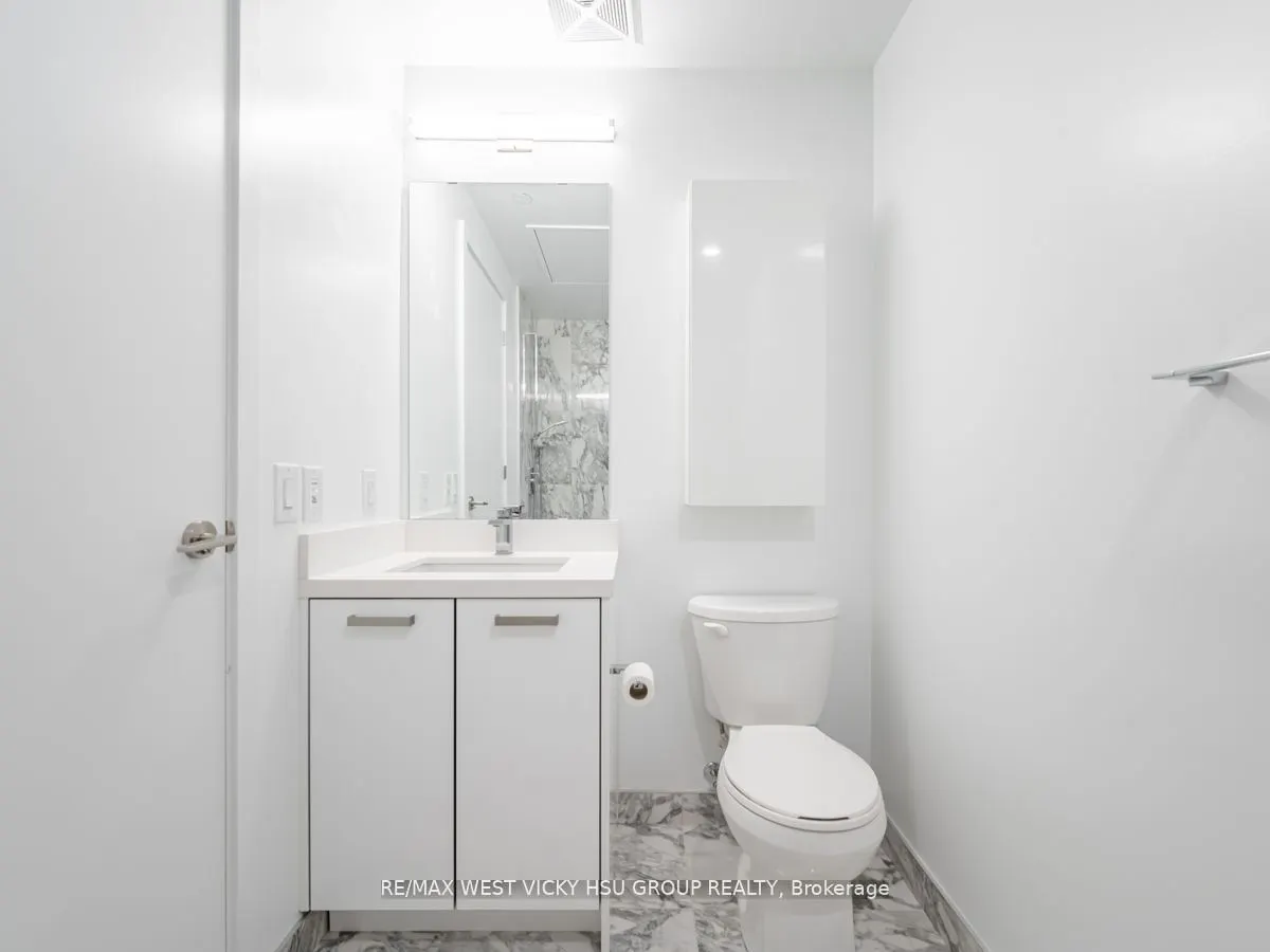 458 Richmond Street W, #806