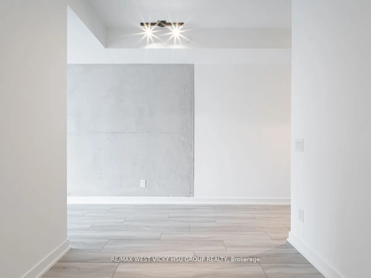 458 Richmond Street W, #806