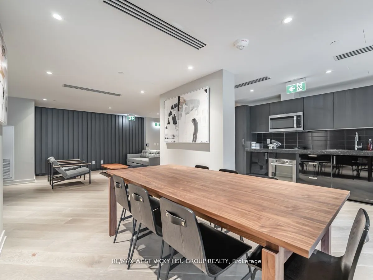 458 Richmond Street W, #806