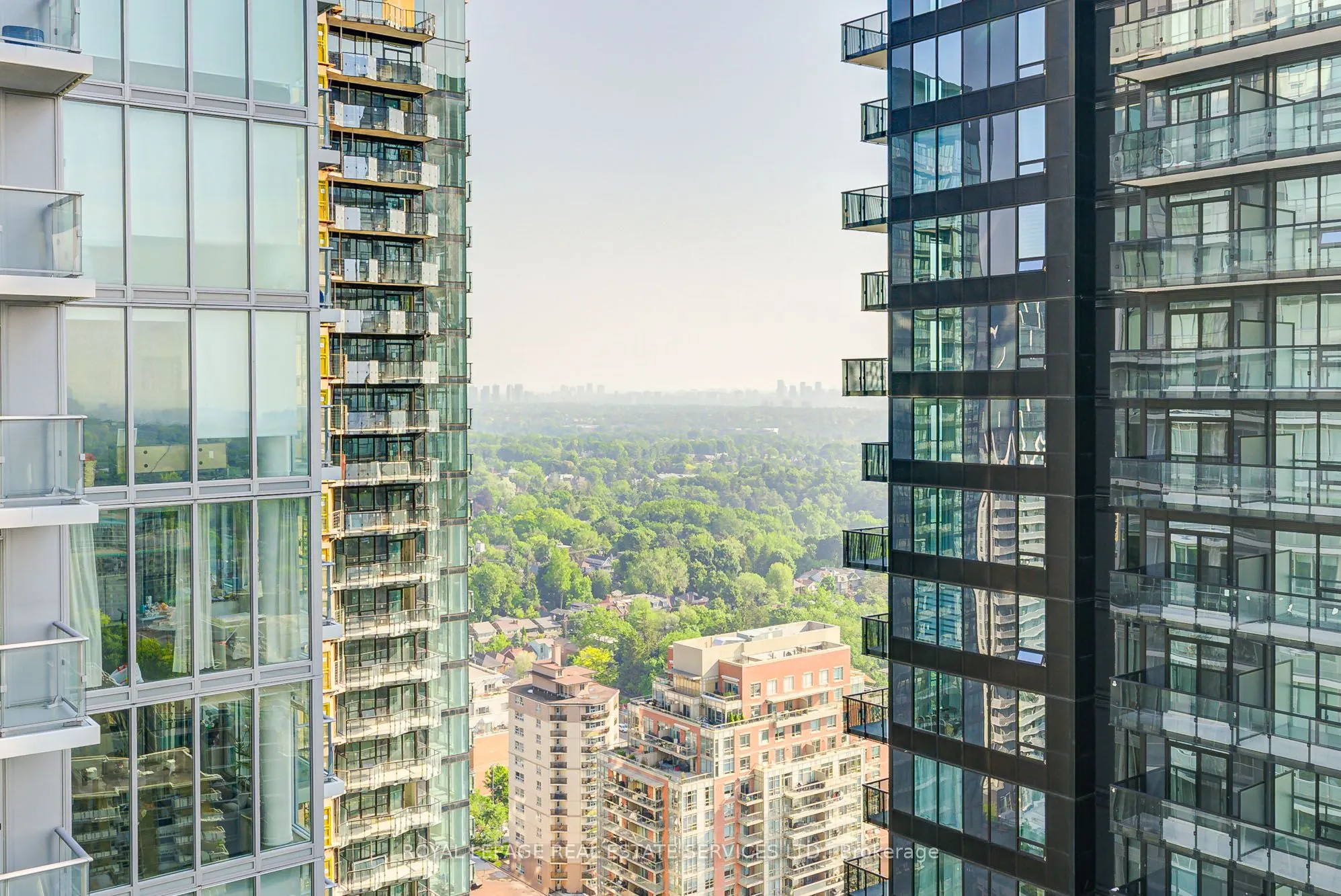 195 Redpath Avenue, #3202