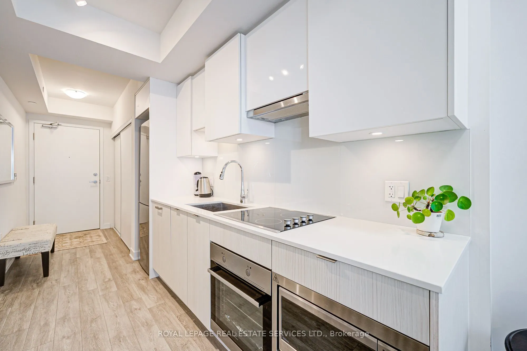 195 Redpath Avenue, #3202
