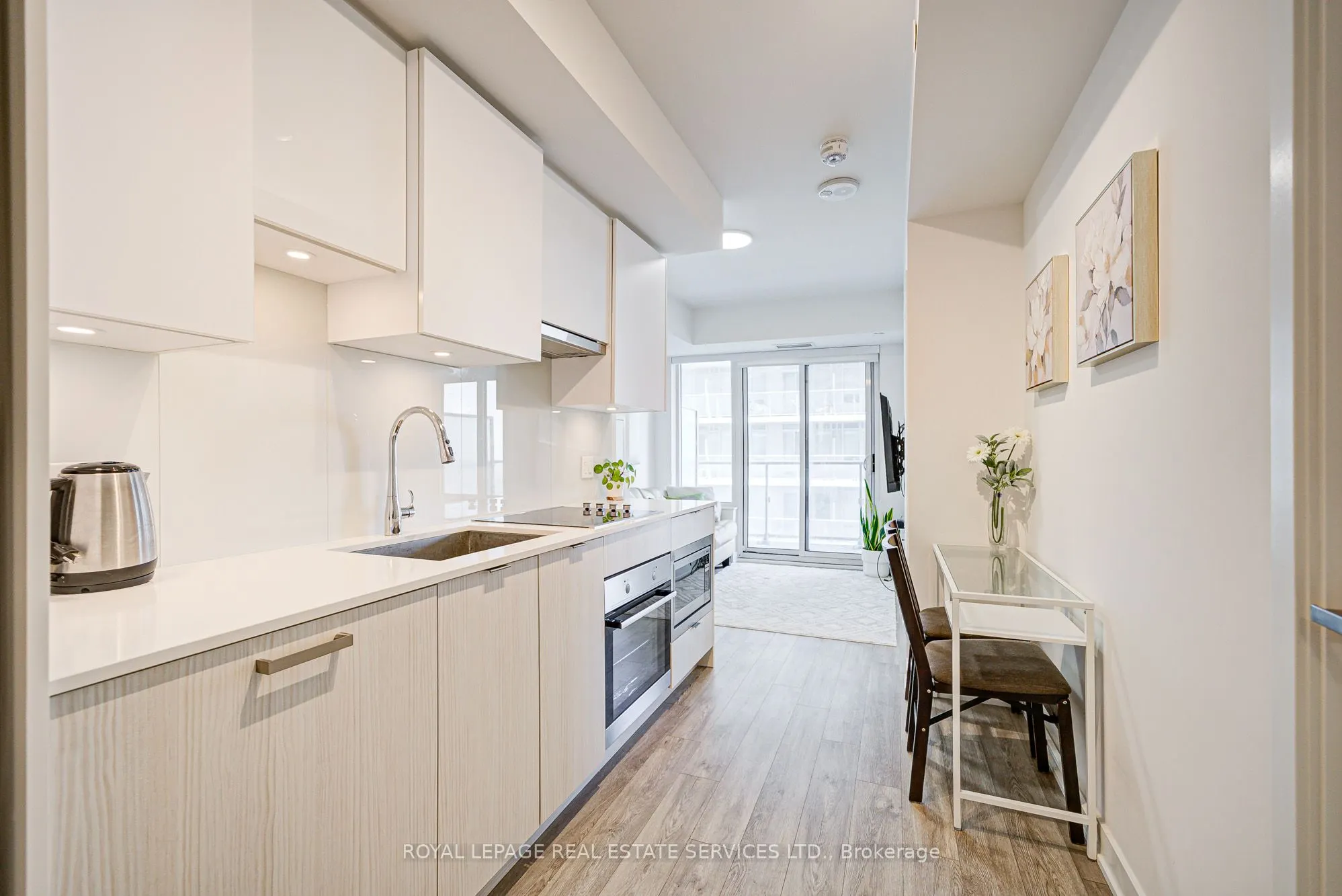 195 Redpath Avenue, #3202