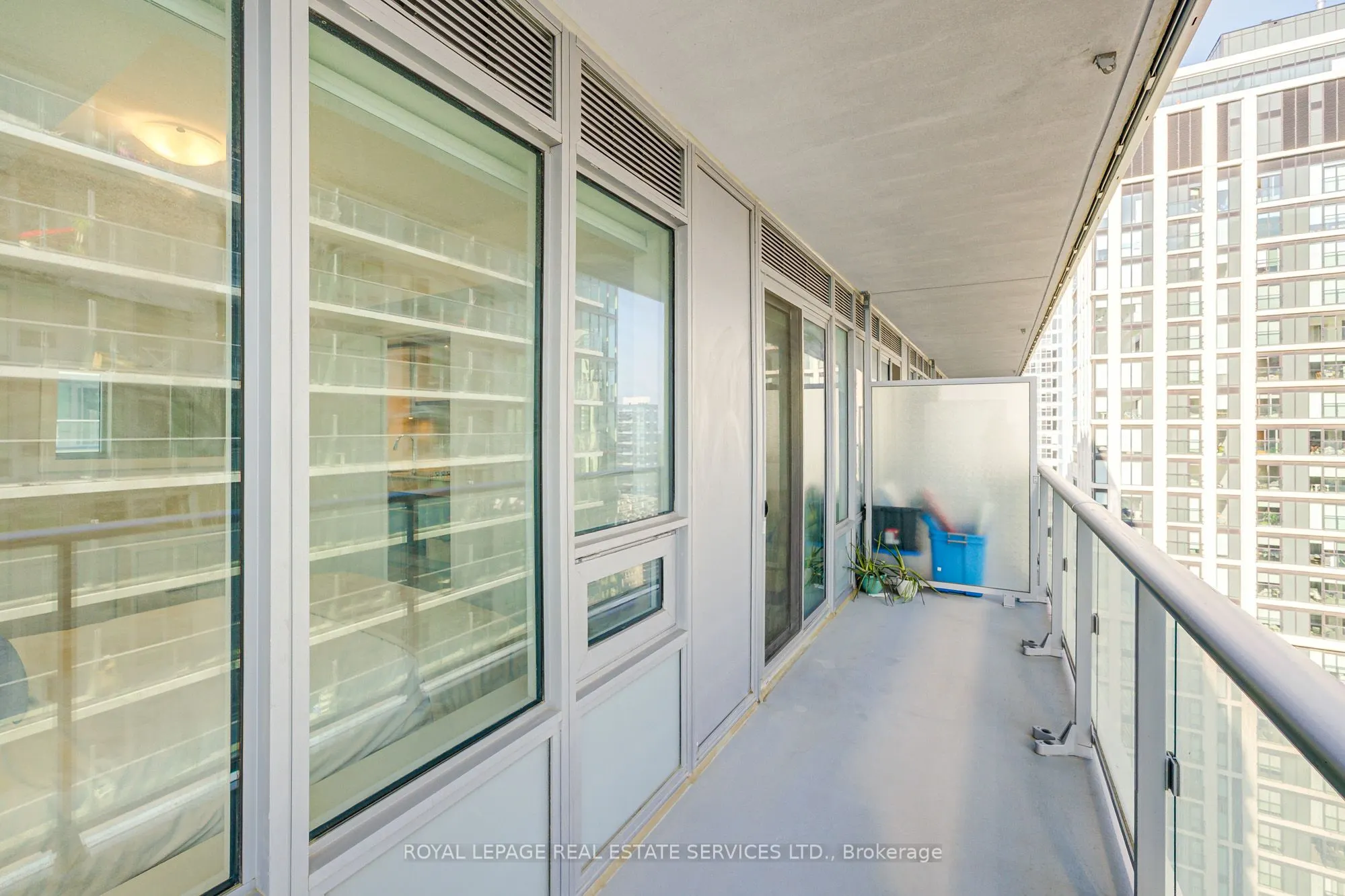 195 Redpath Avenue, #3202