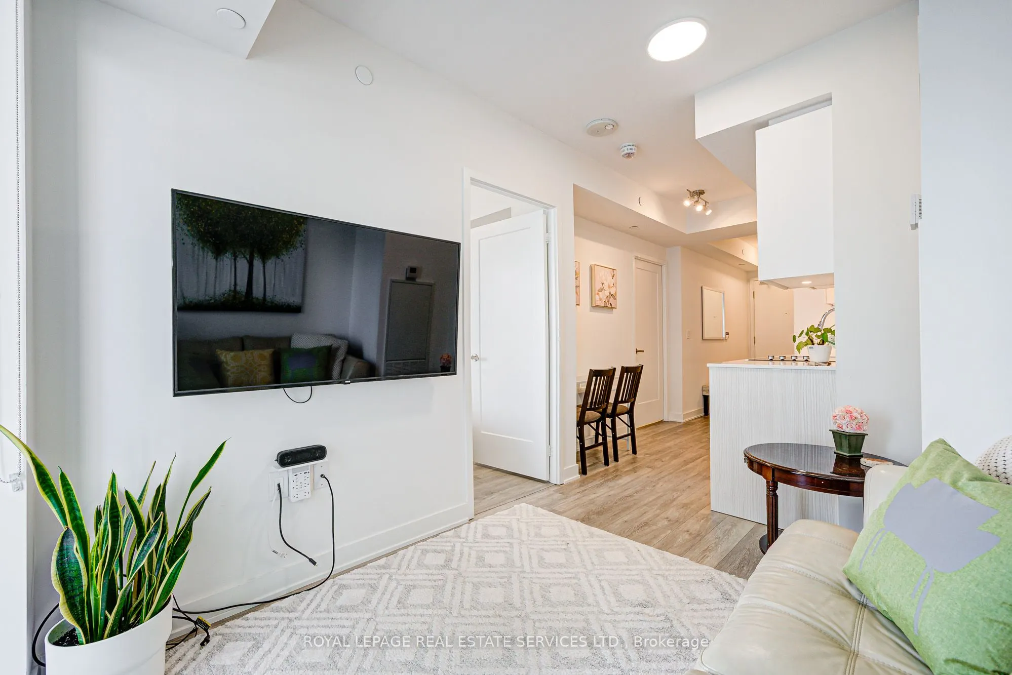 195 Redpath Avenue, #3202