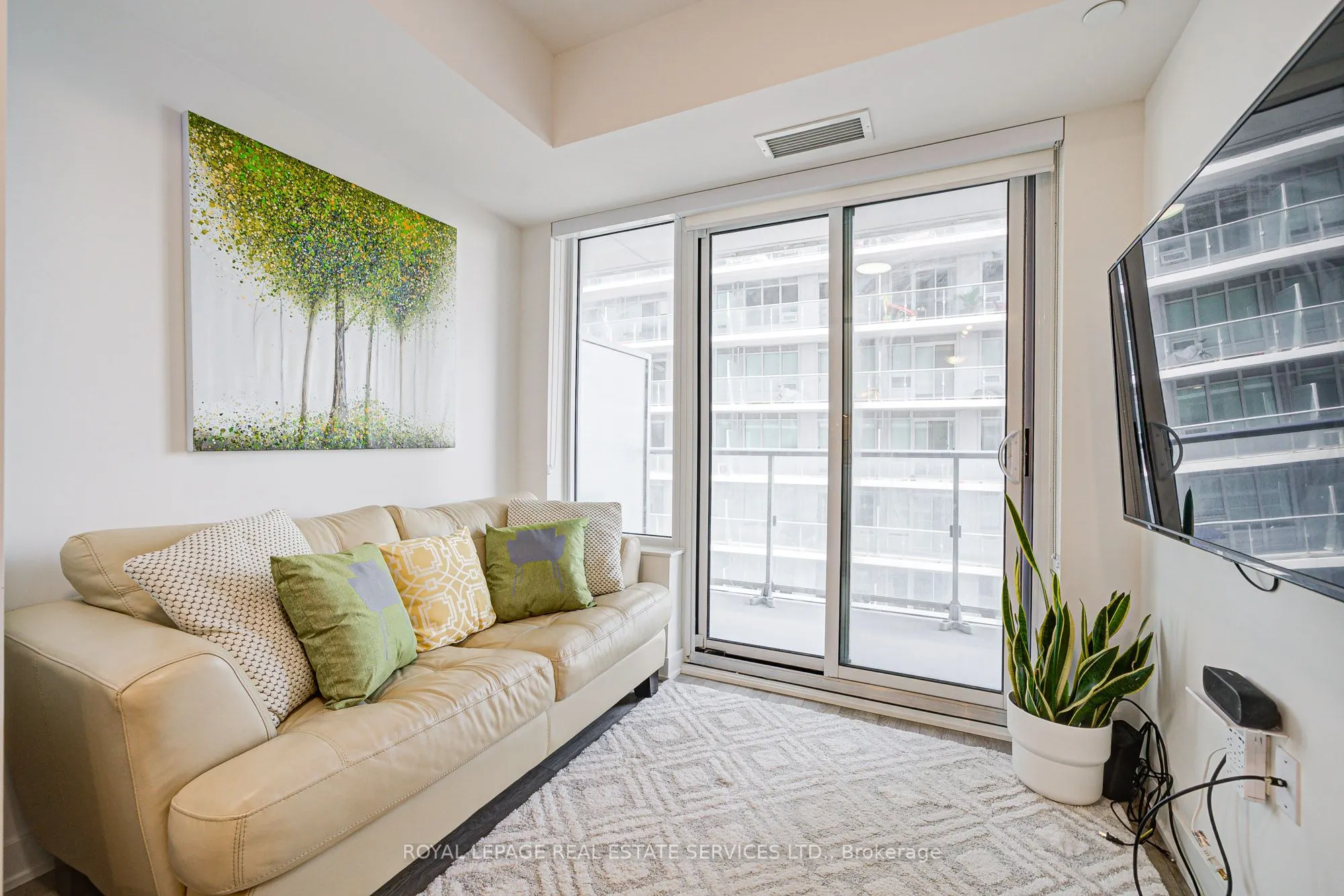 195 Redpath Avenue, #3202