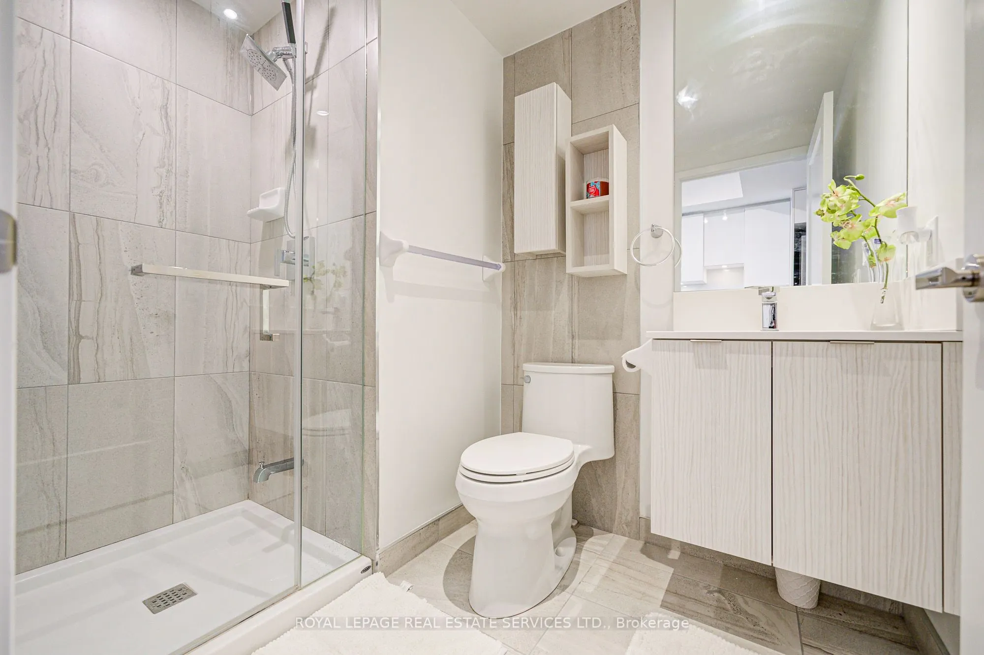 195 Redpath Avenue, #3202