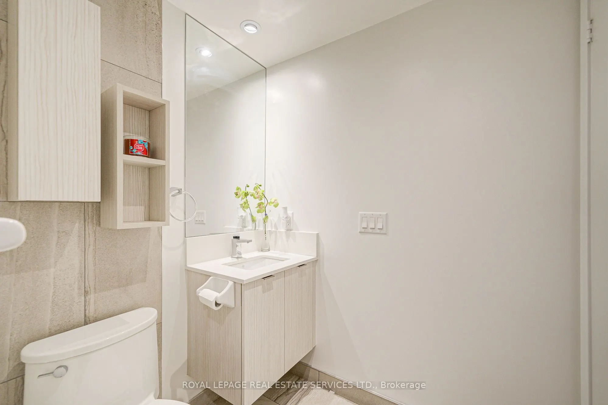 195 Redpath Avenue, #3202