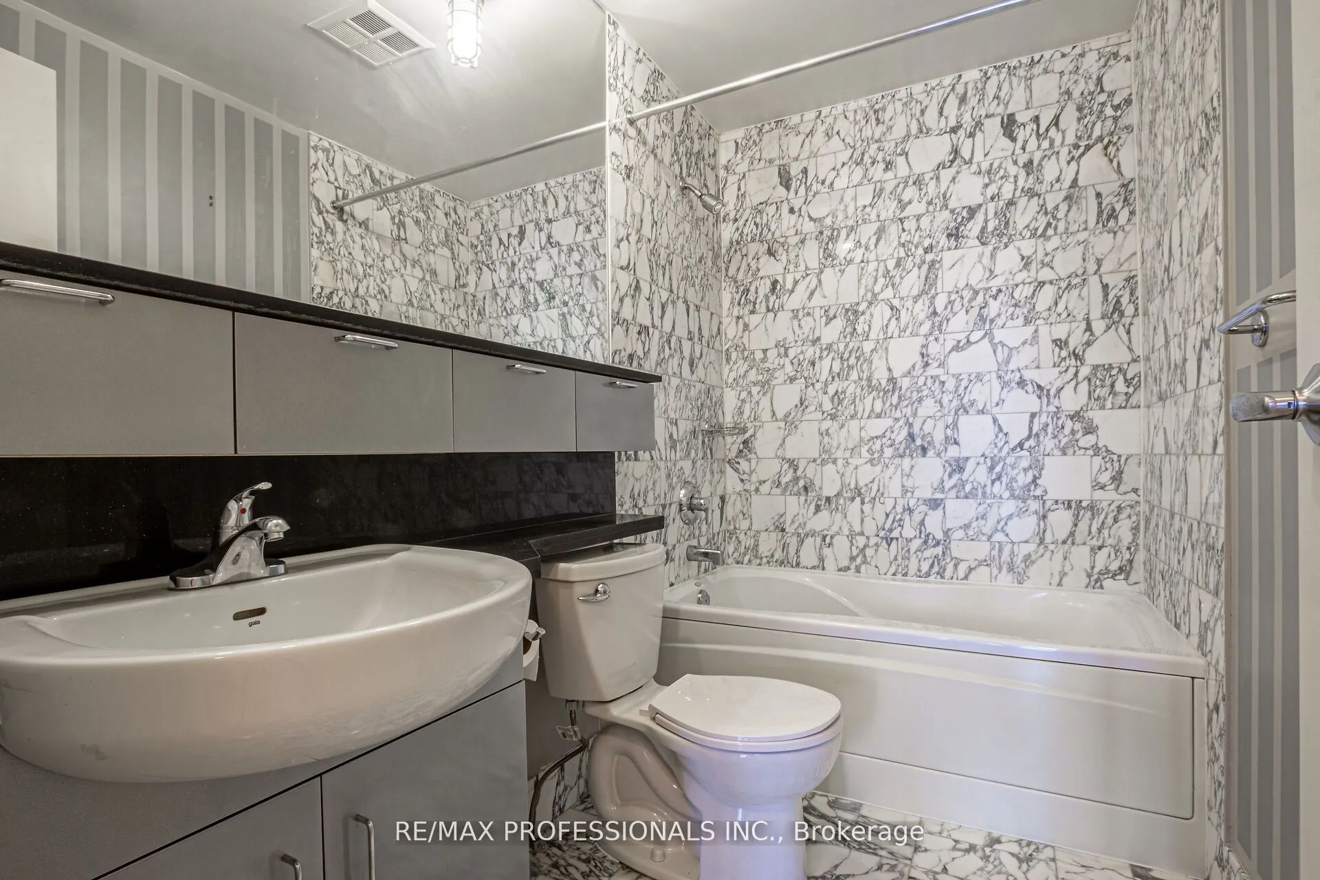 70 Alexander Street, #1007