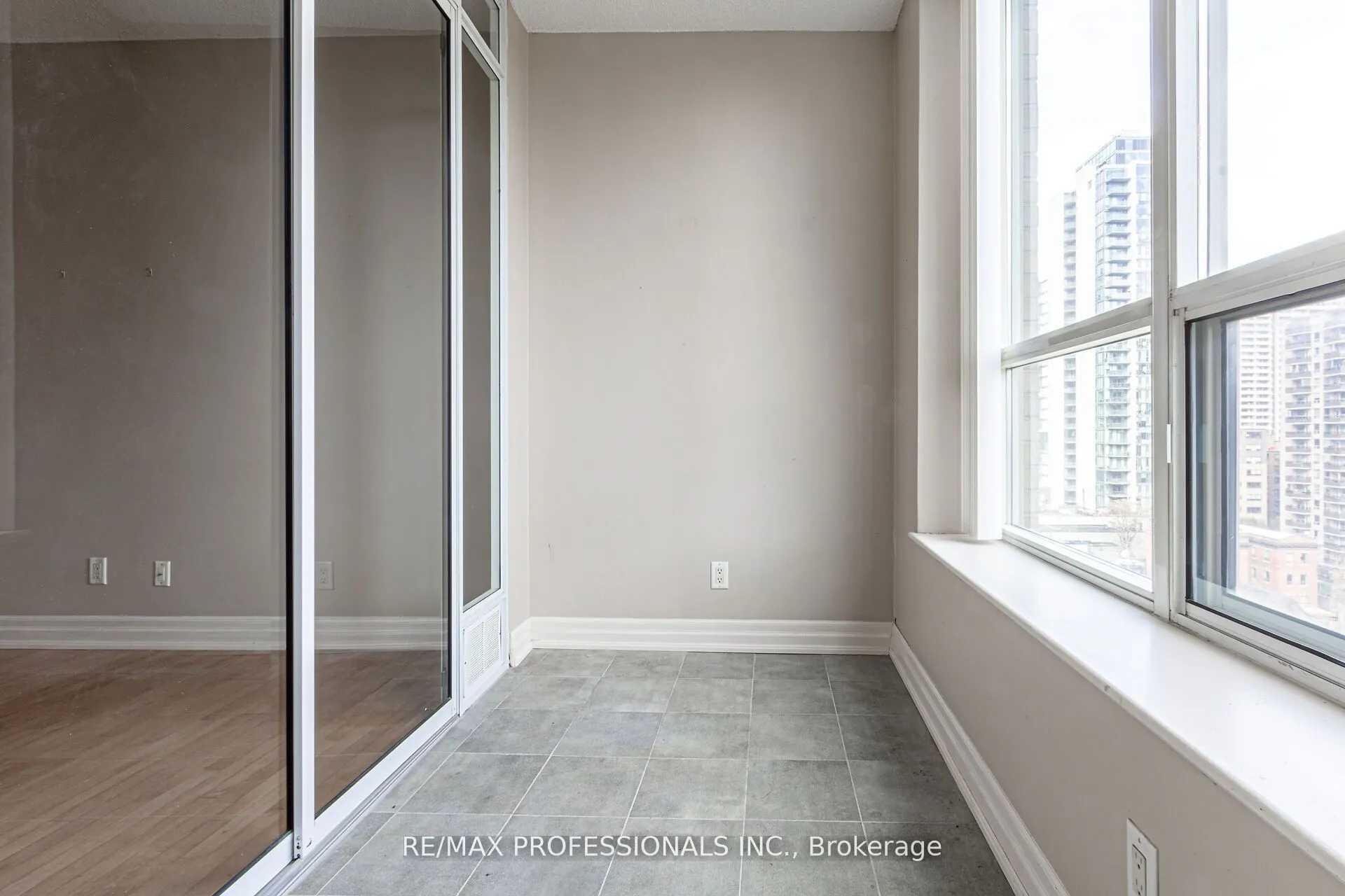 70 Alexander Street, #1007