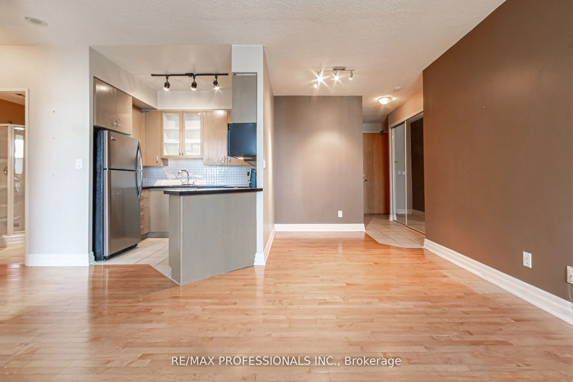 70 Alexander Street, #1007