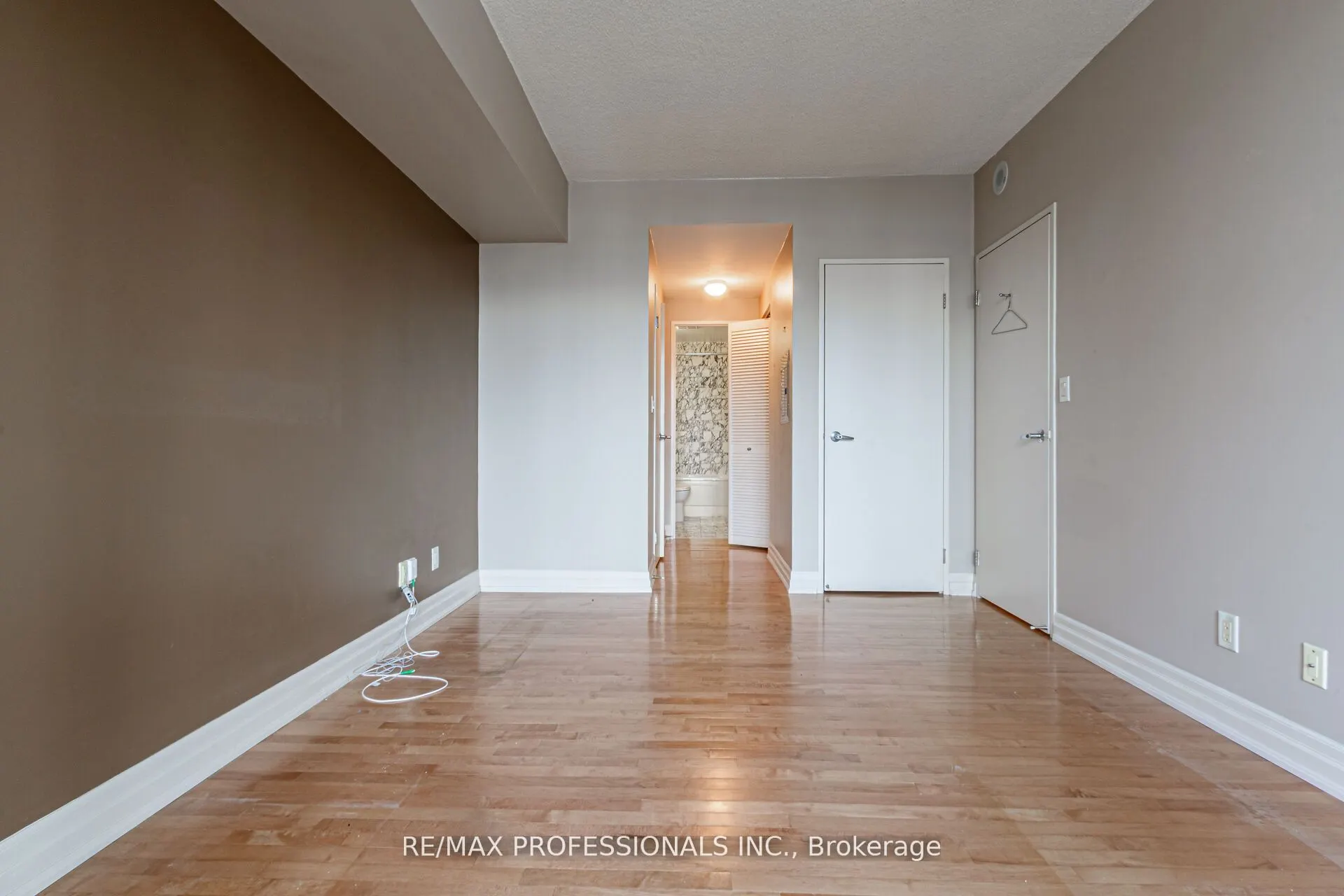 70 Alexander Street, #1007