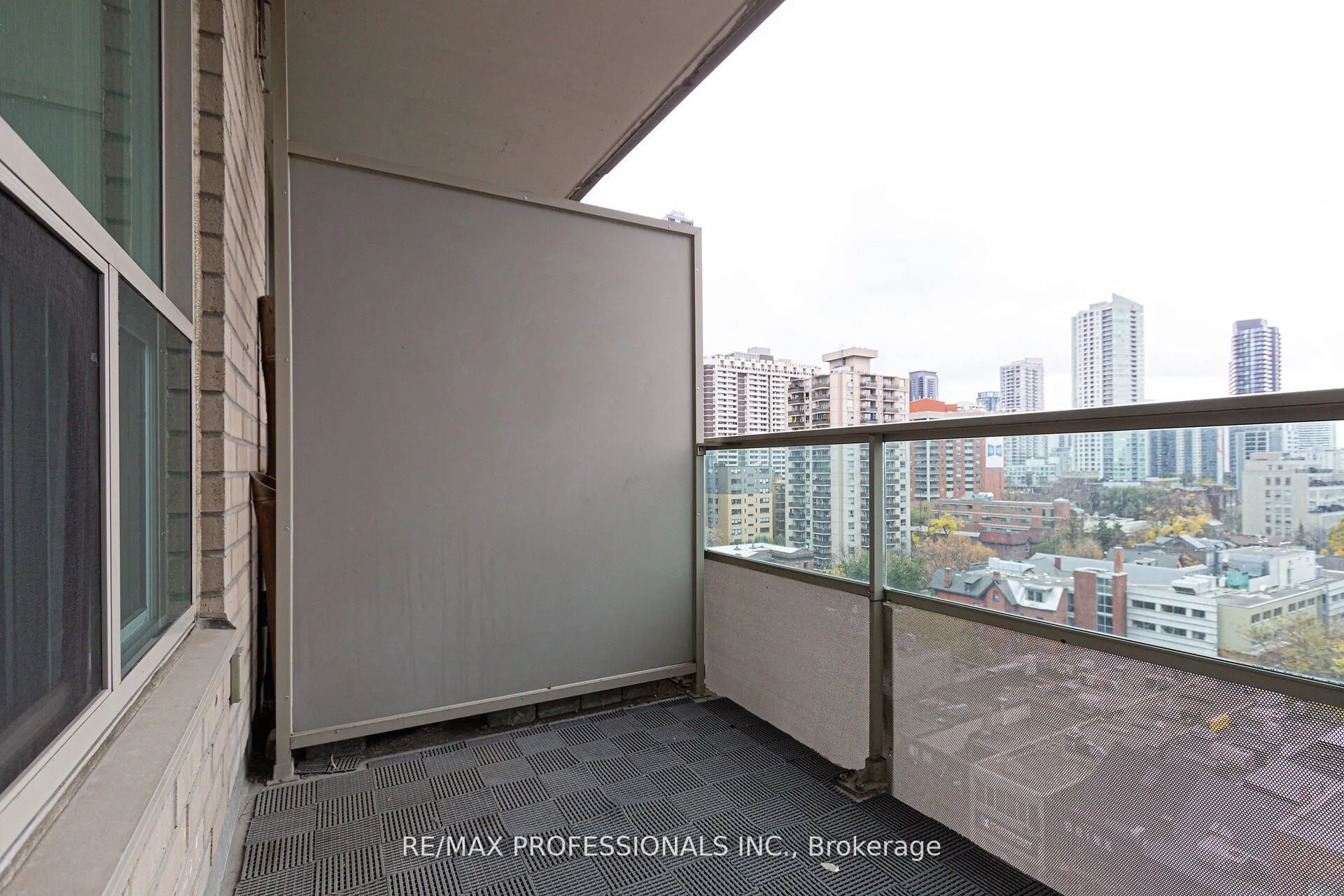 70 Alexander Street, #1007