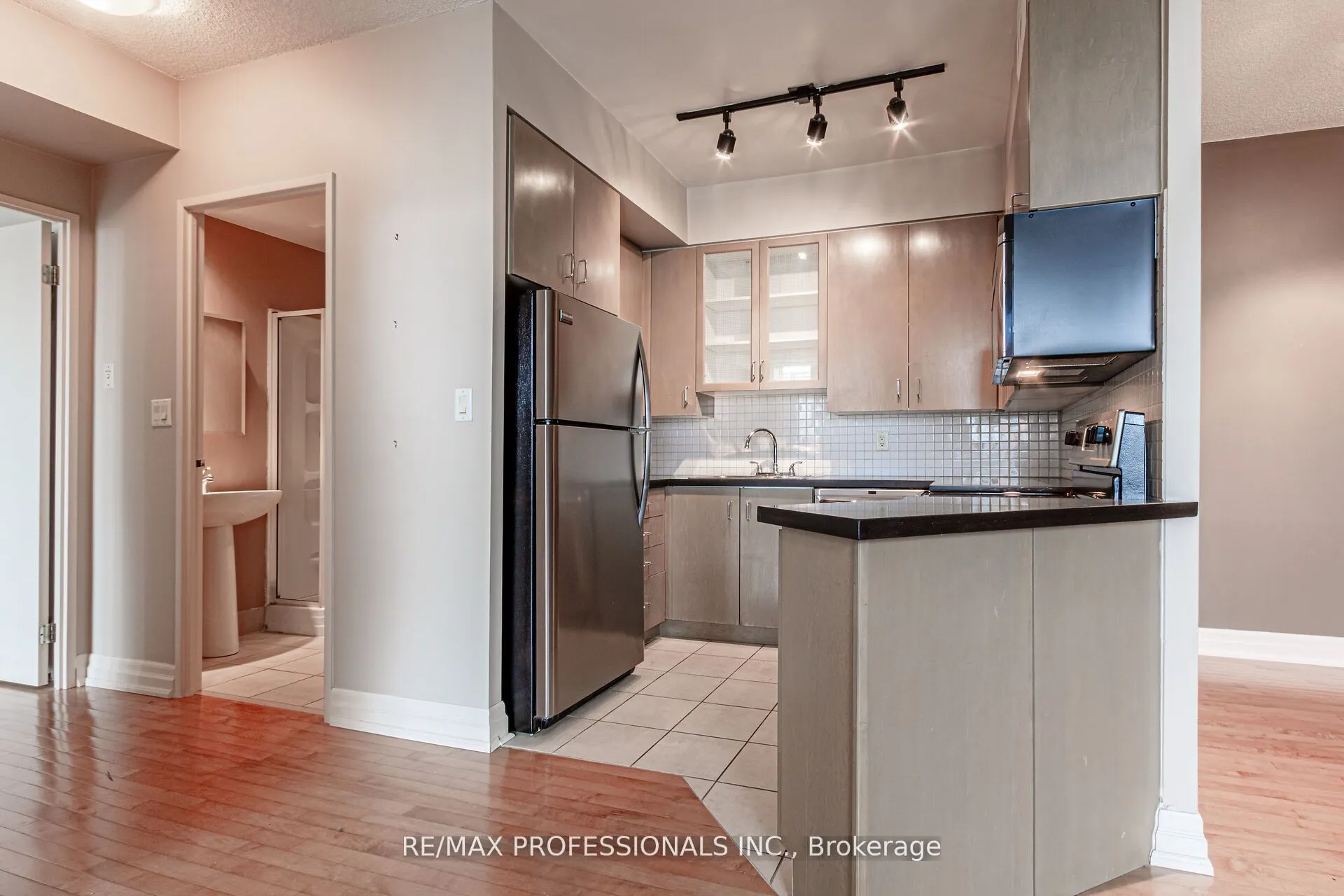 70 Alexander Street, #1007