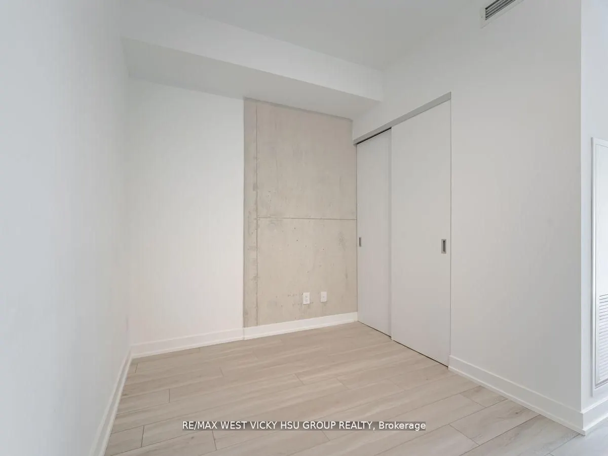458 Richmond Street W, #806
