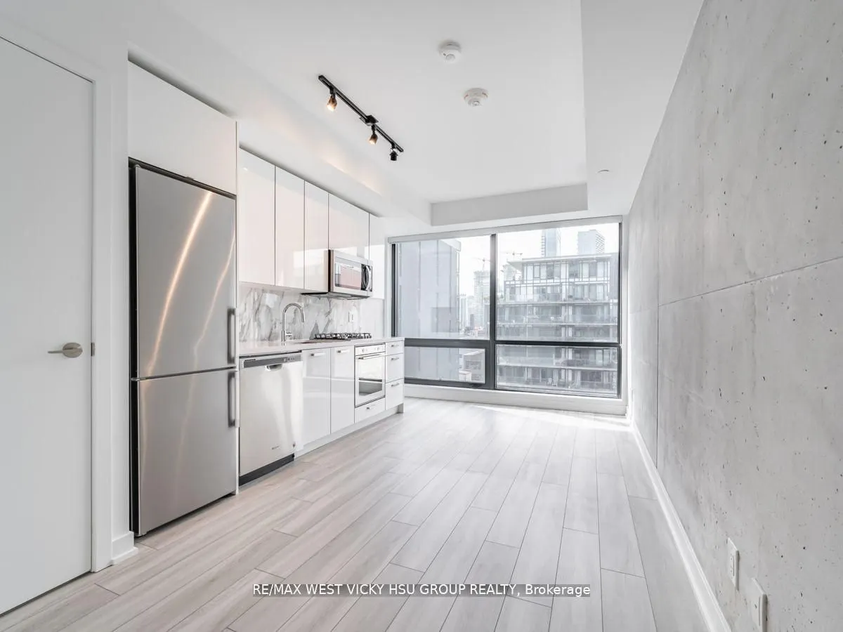 458 Richmond Street W, #806