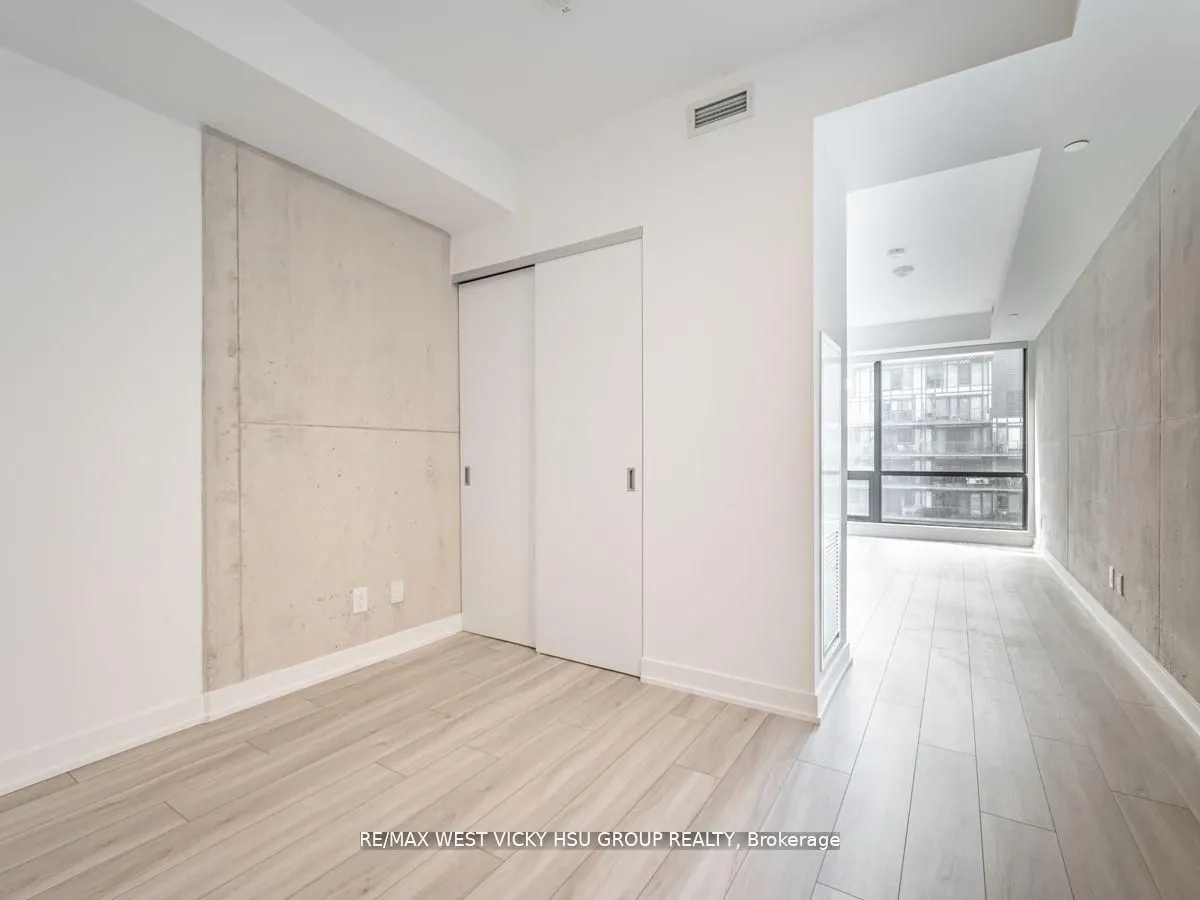 458 Richmond Street W, #806