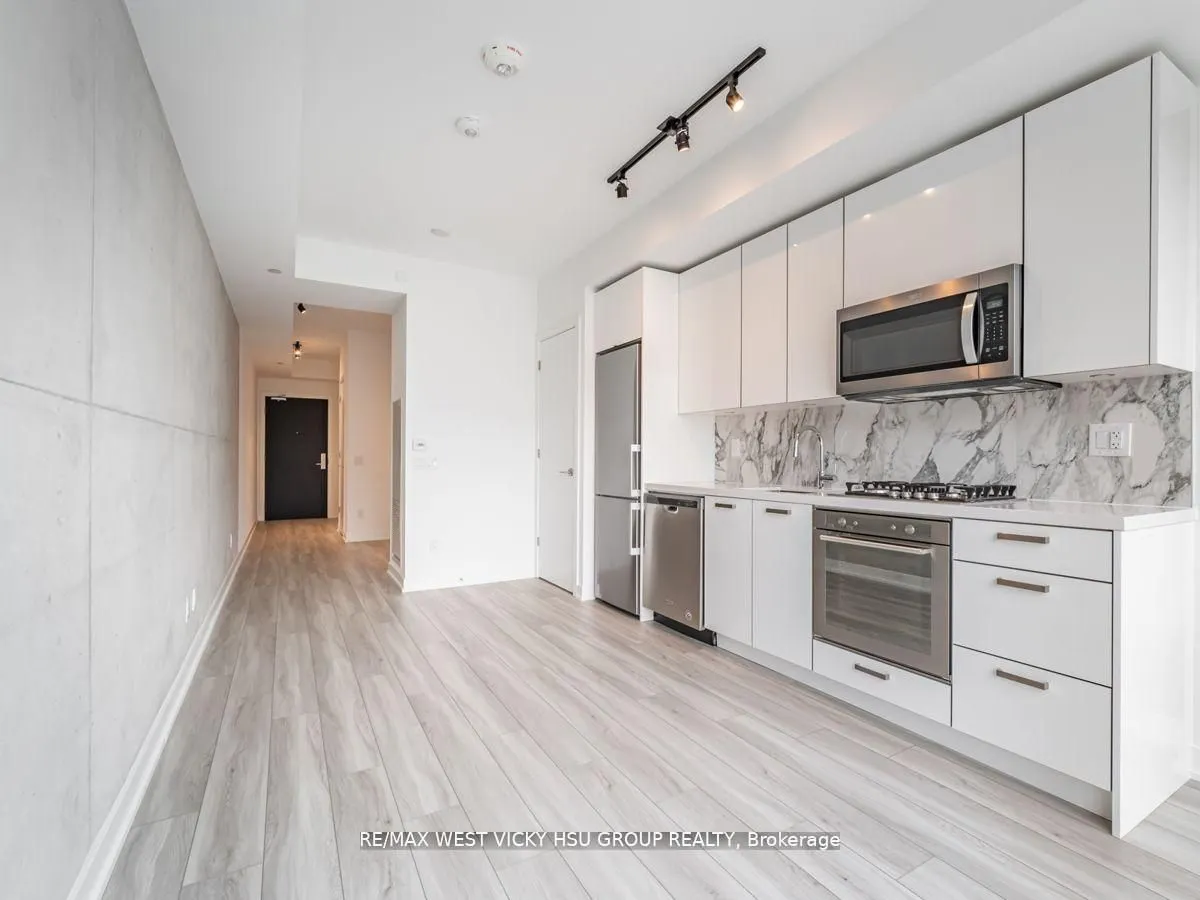 458 Richmond Street W, #806