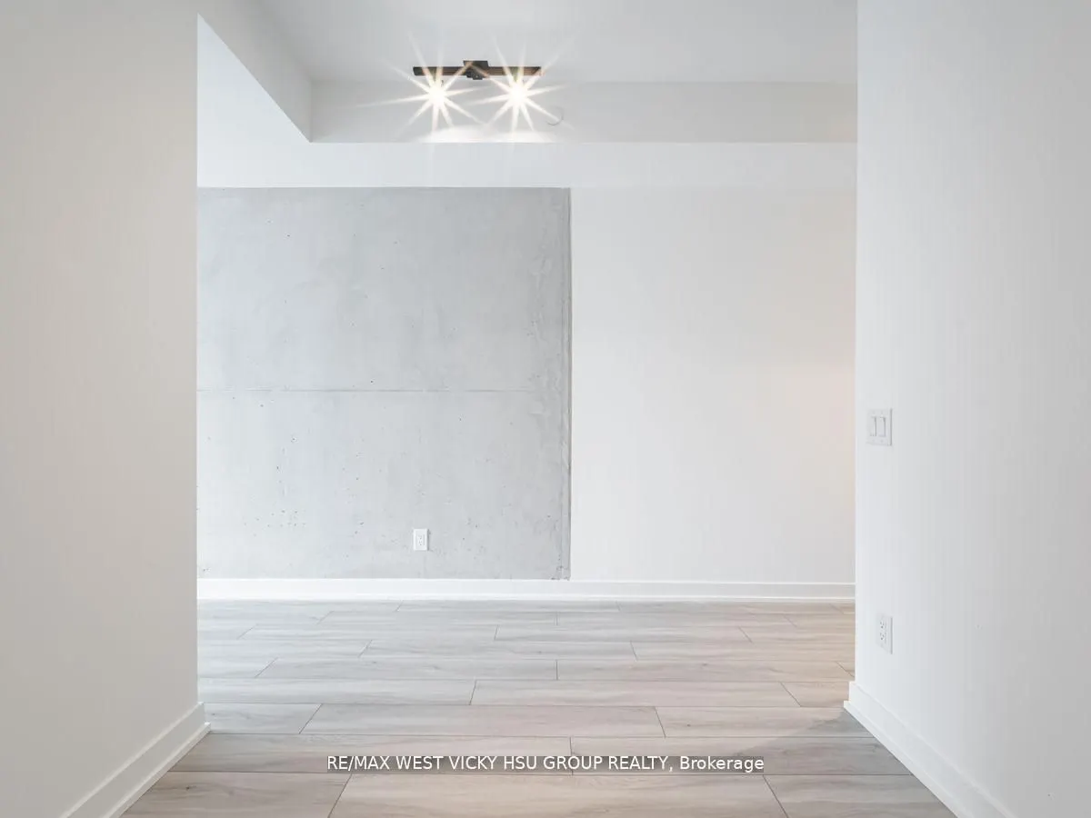 458 Richmond Street W, #806
