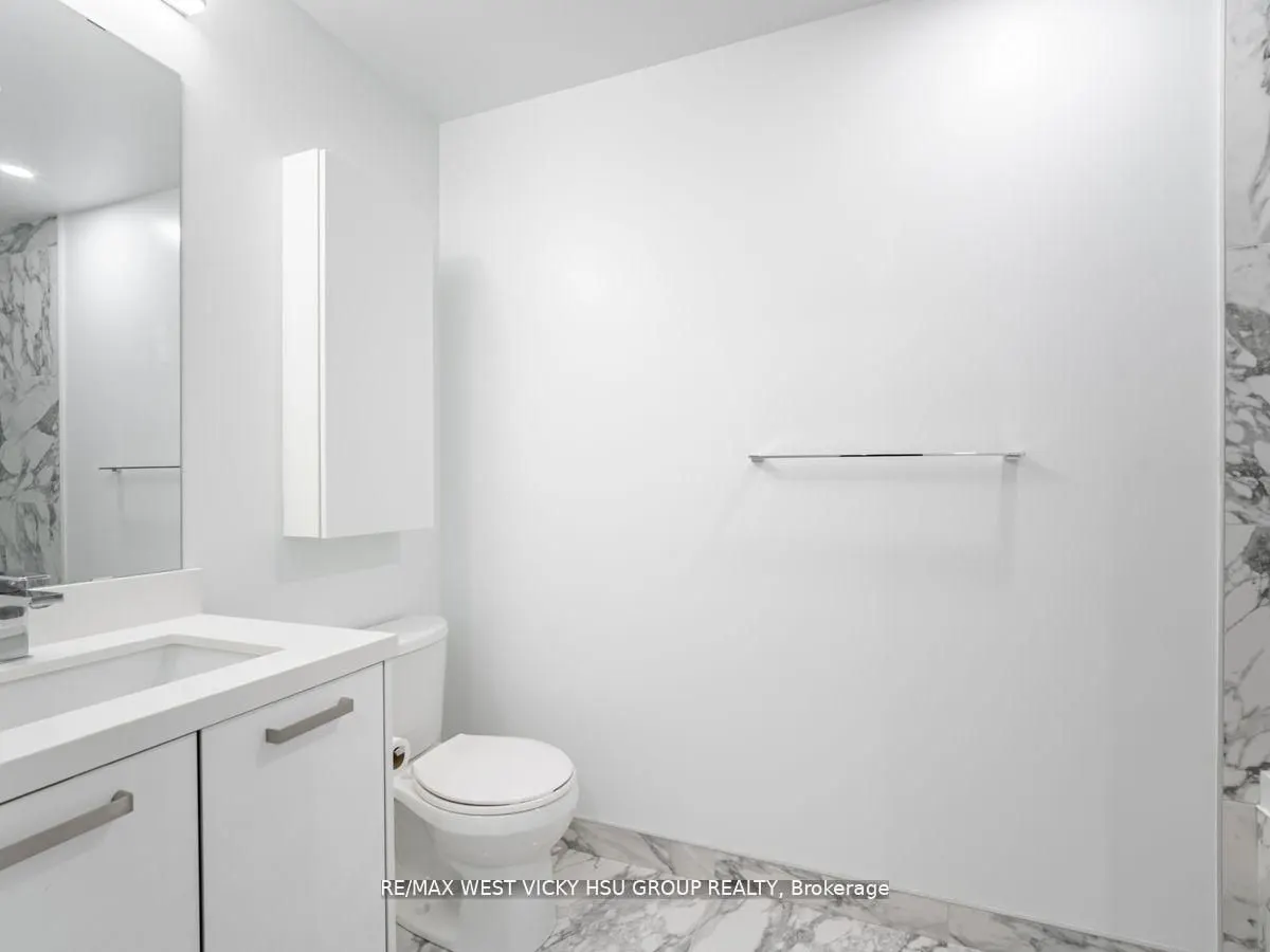 458 Richmond Street W, #806