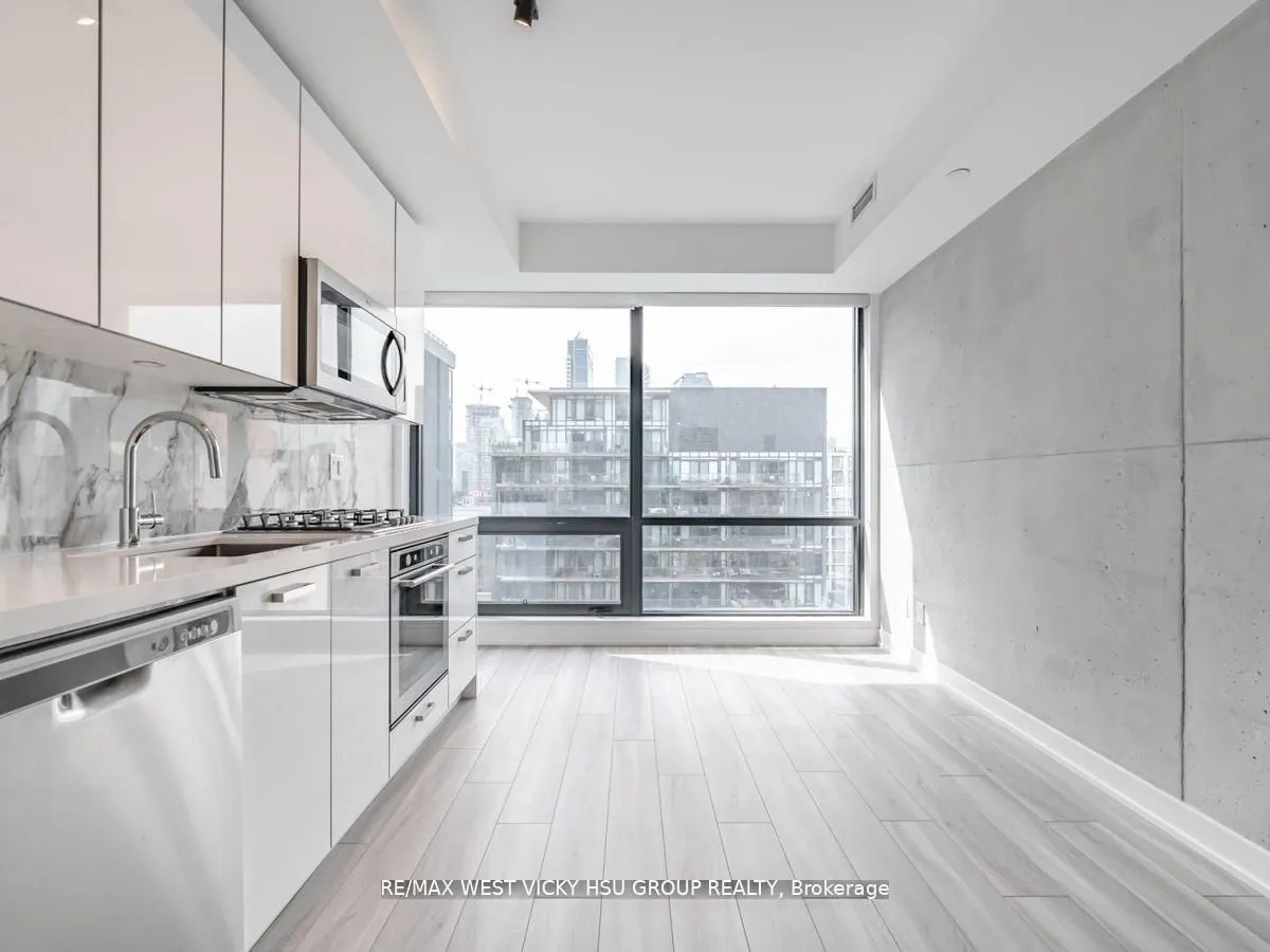 458 Richmond Street W, #806