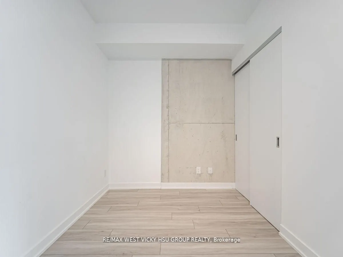 458 Richmond Street W, #806