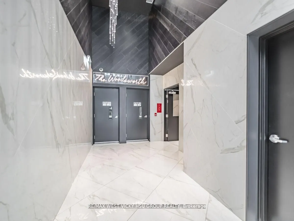 458 Richmond Street W, #806