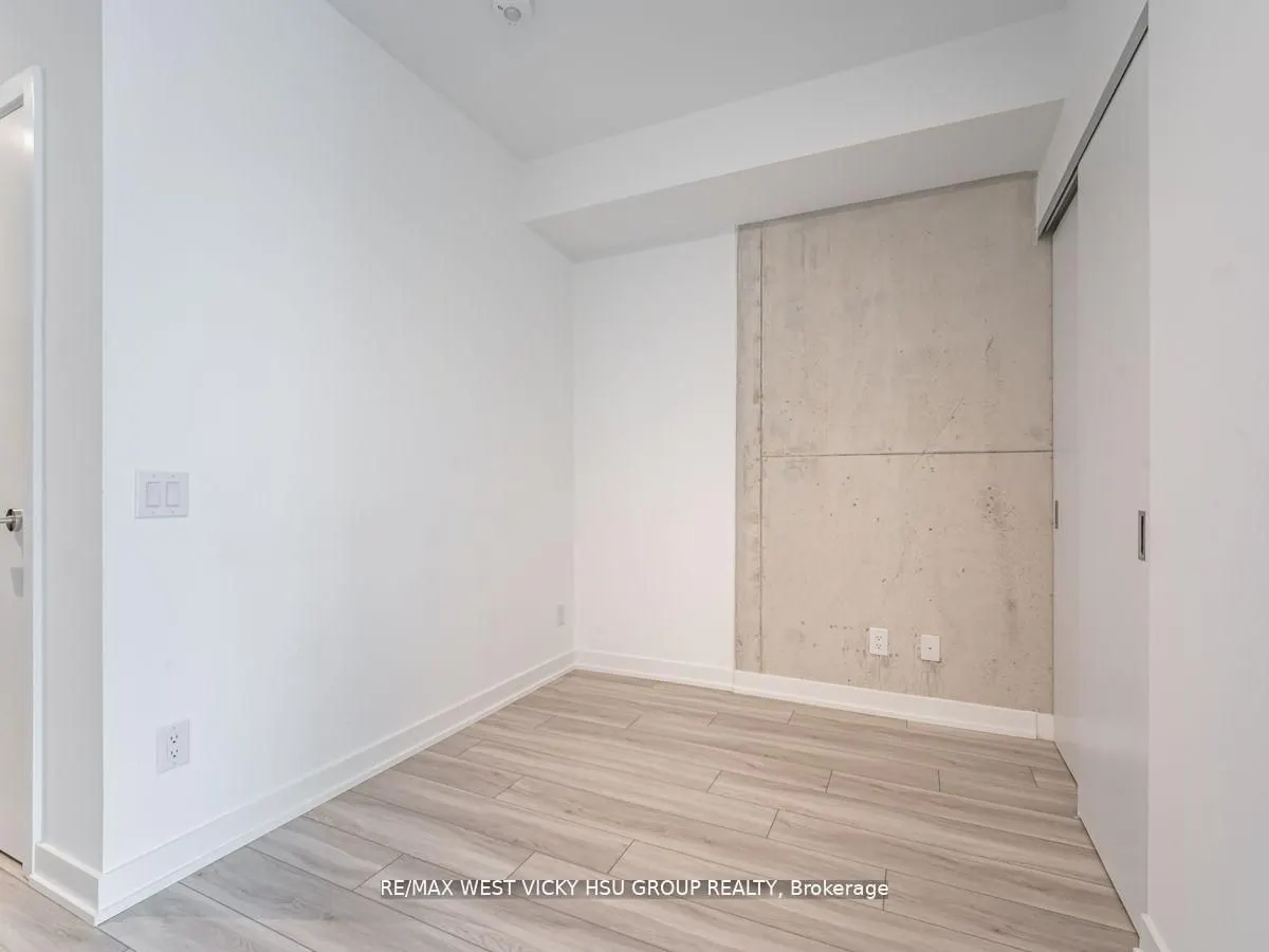 458 Richmond Street W, #806