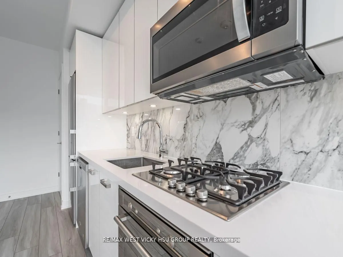 458 Richmond Street W, #806