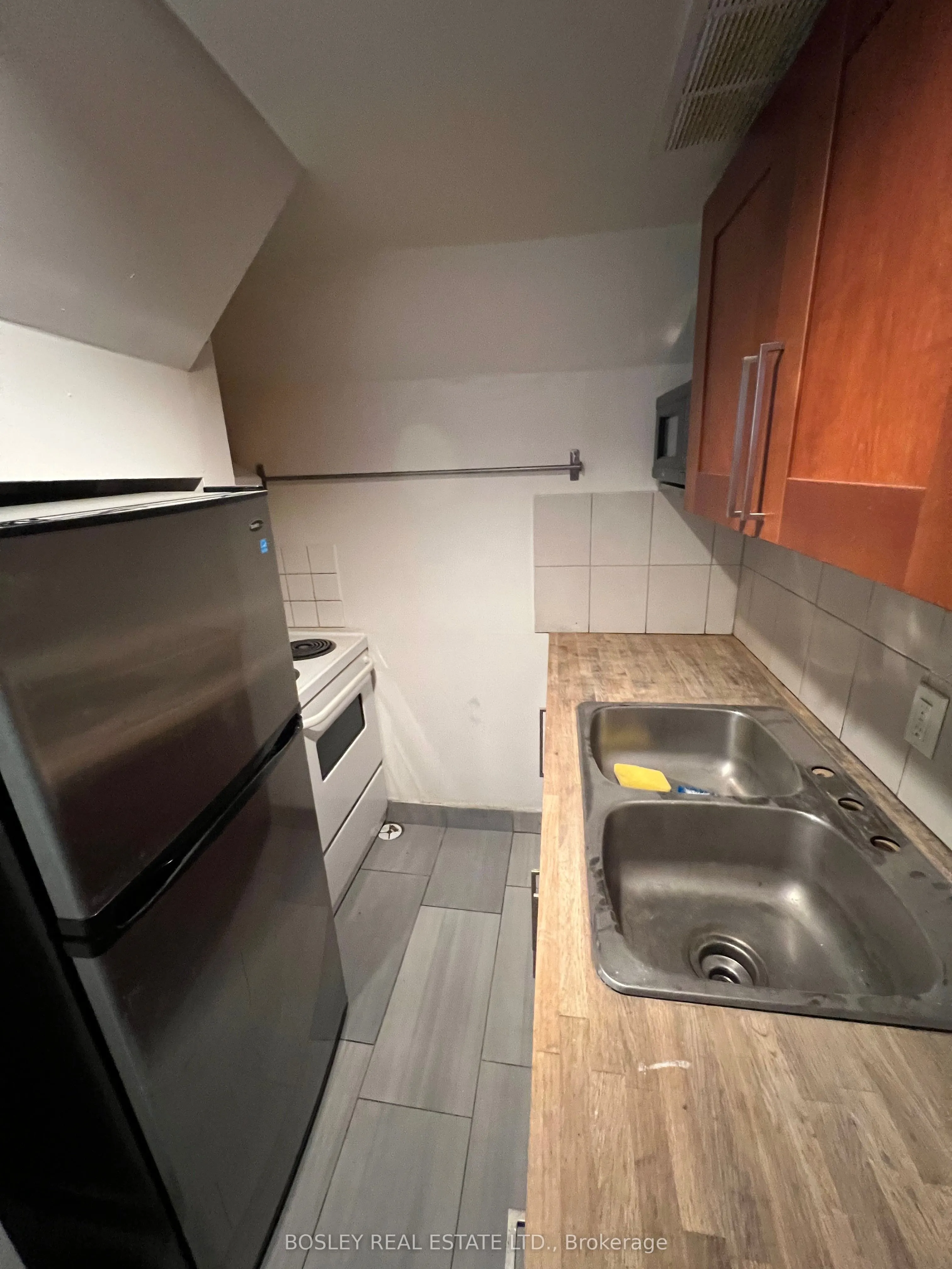 383 Lansdowne Avenue, #Bsmt