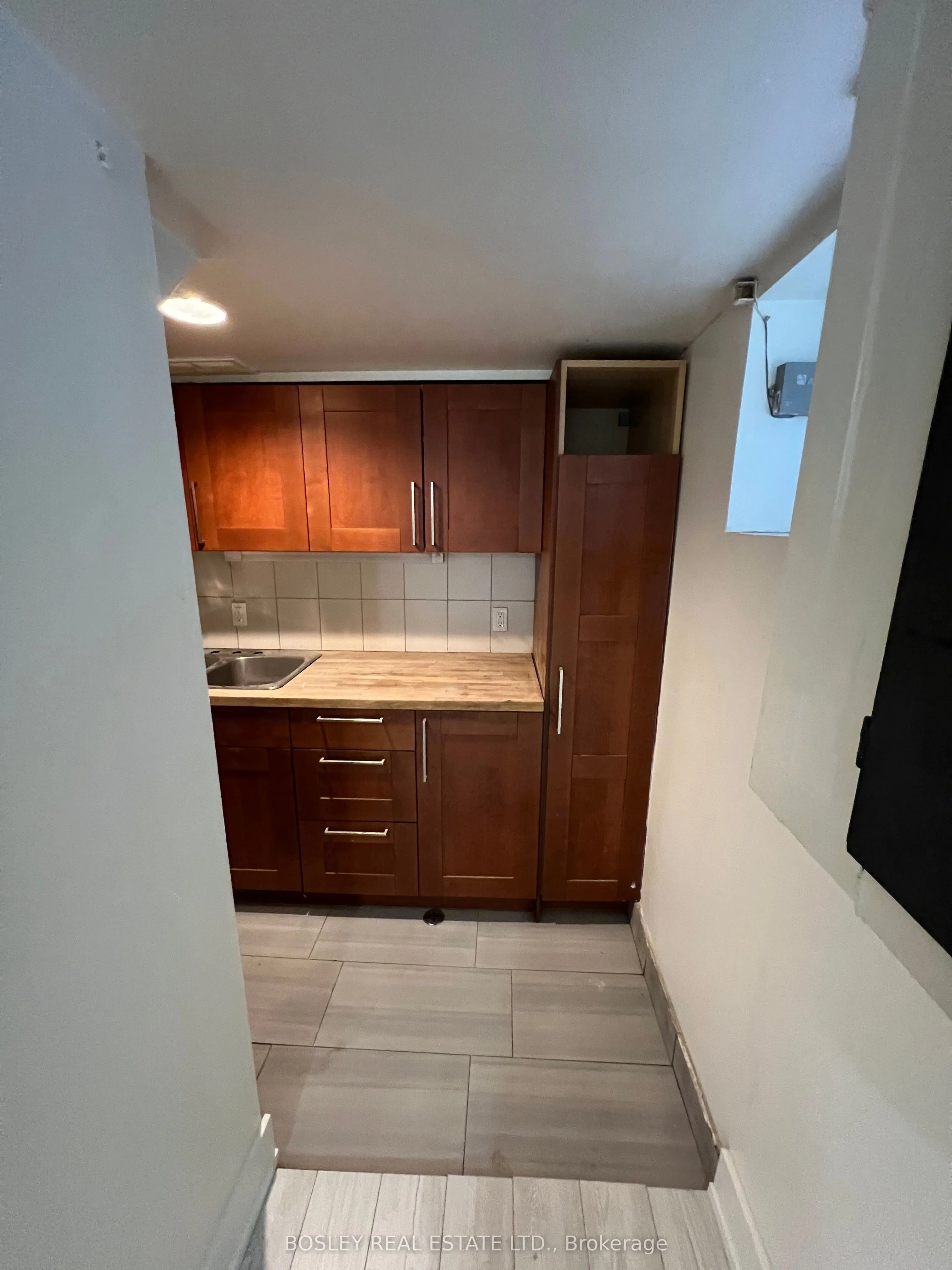383 Lansdowne Avenue, #Bsmt