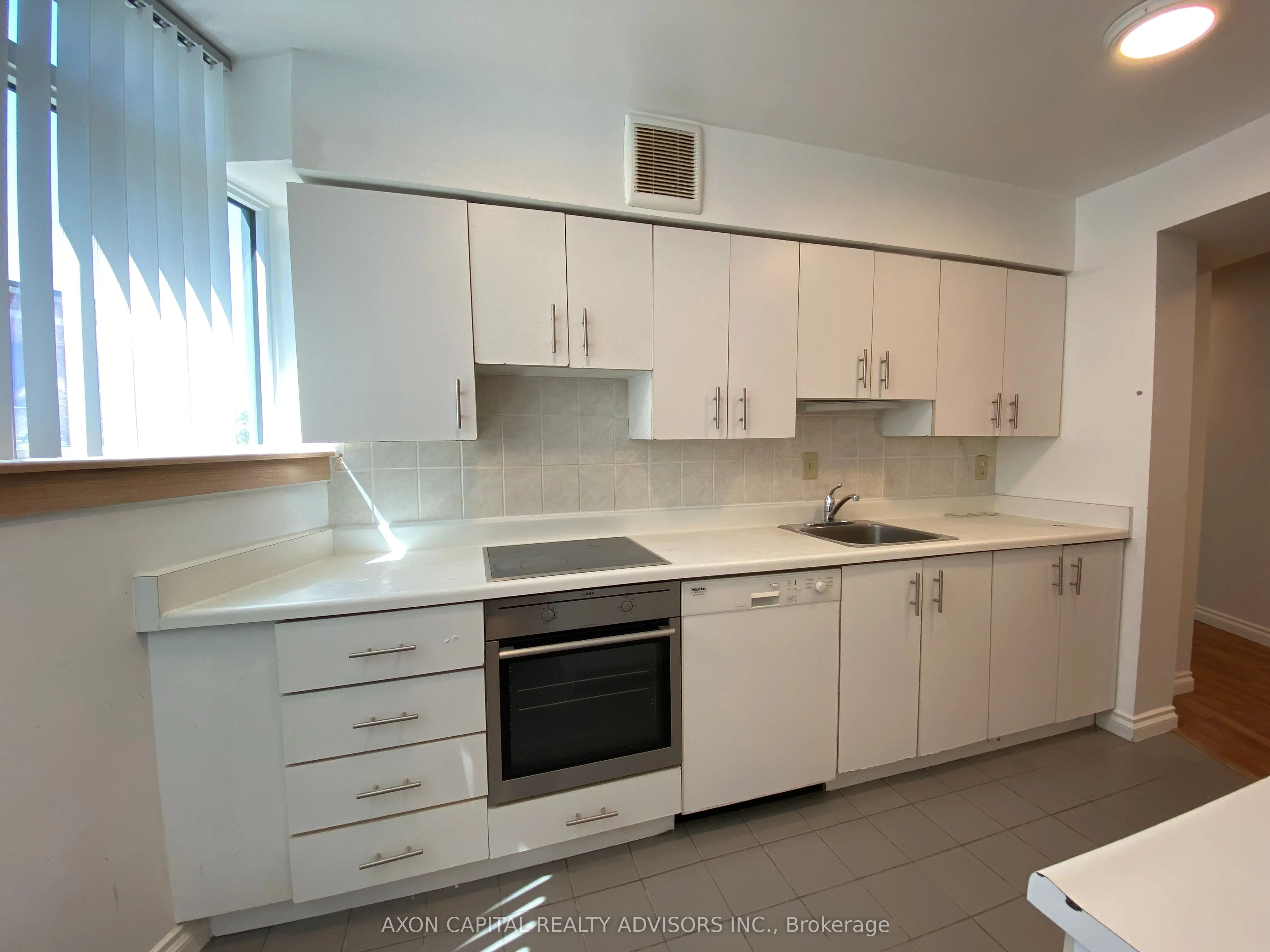 1055 Bay Street, #305