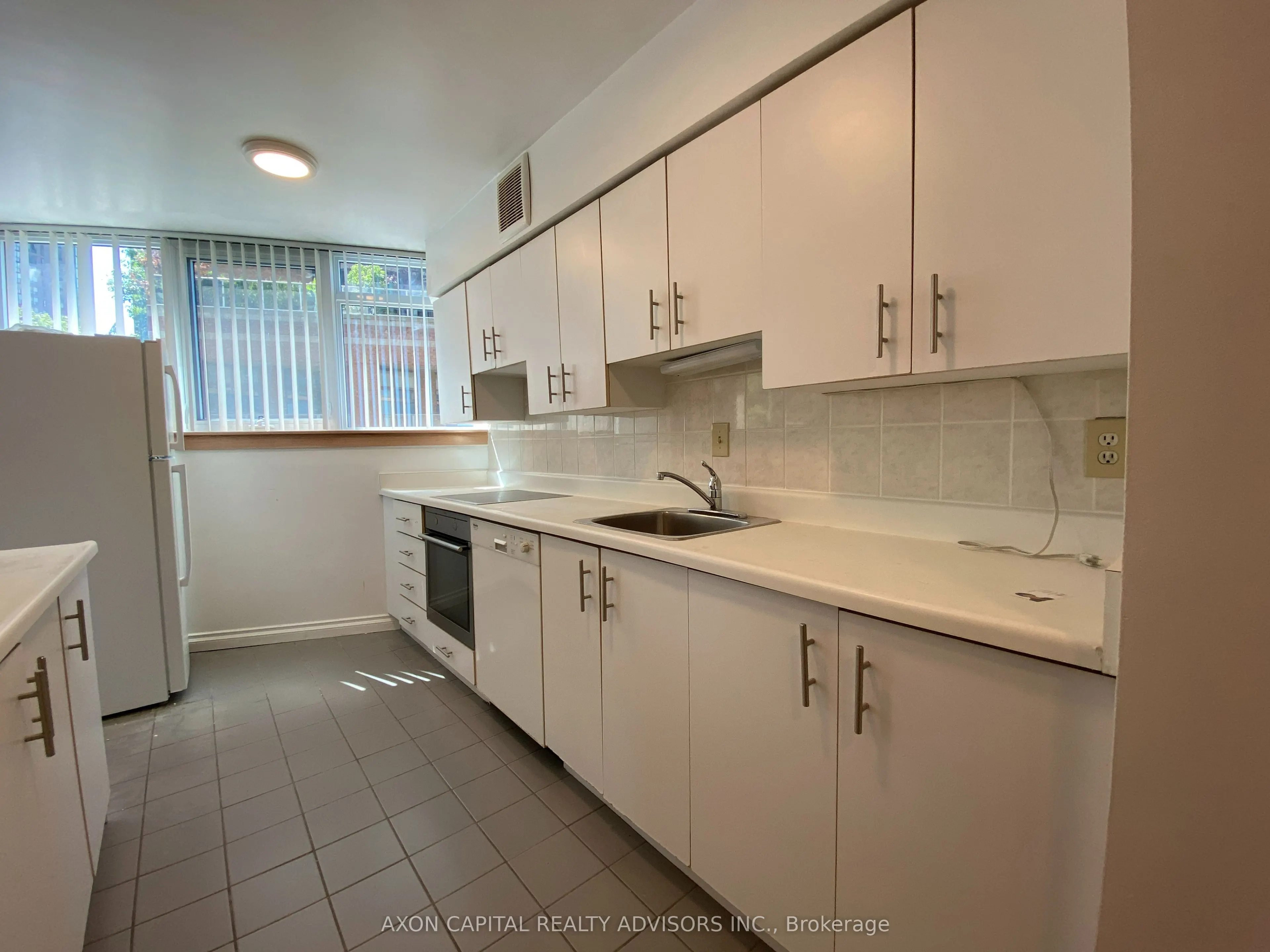 1055 Bay Street, #305