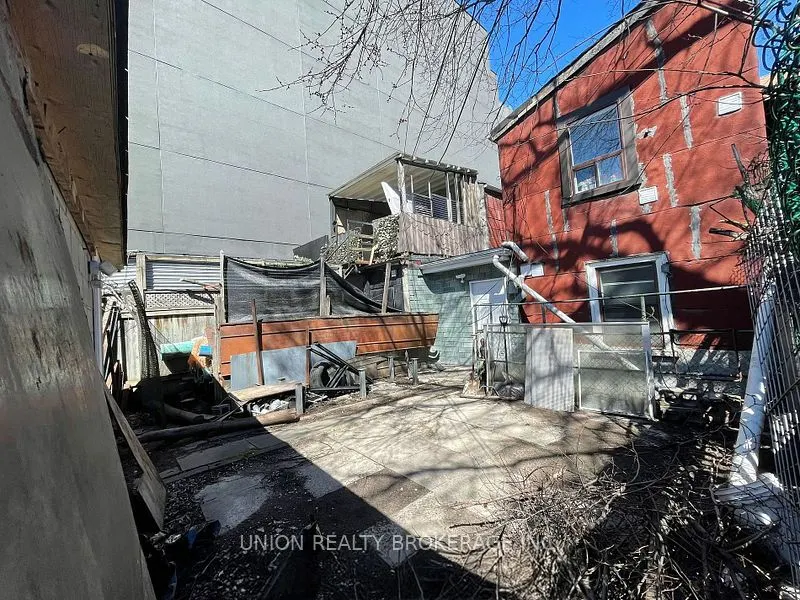 198 Bathurst Street